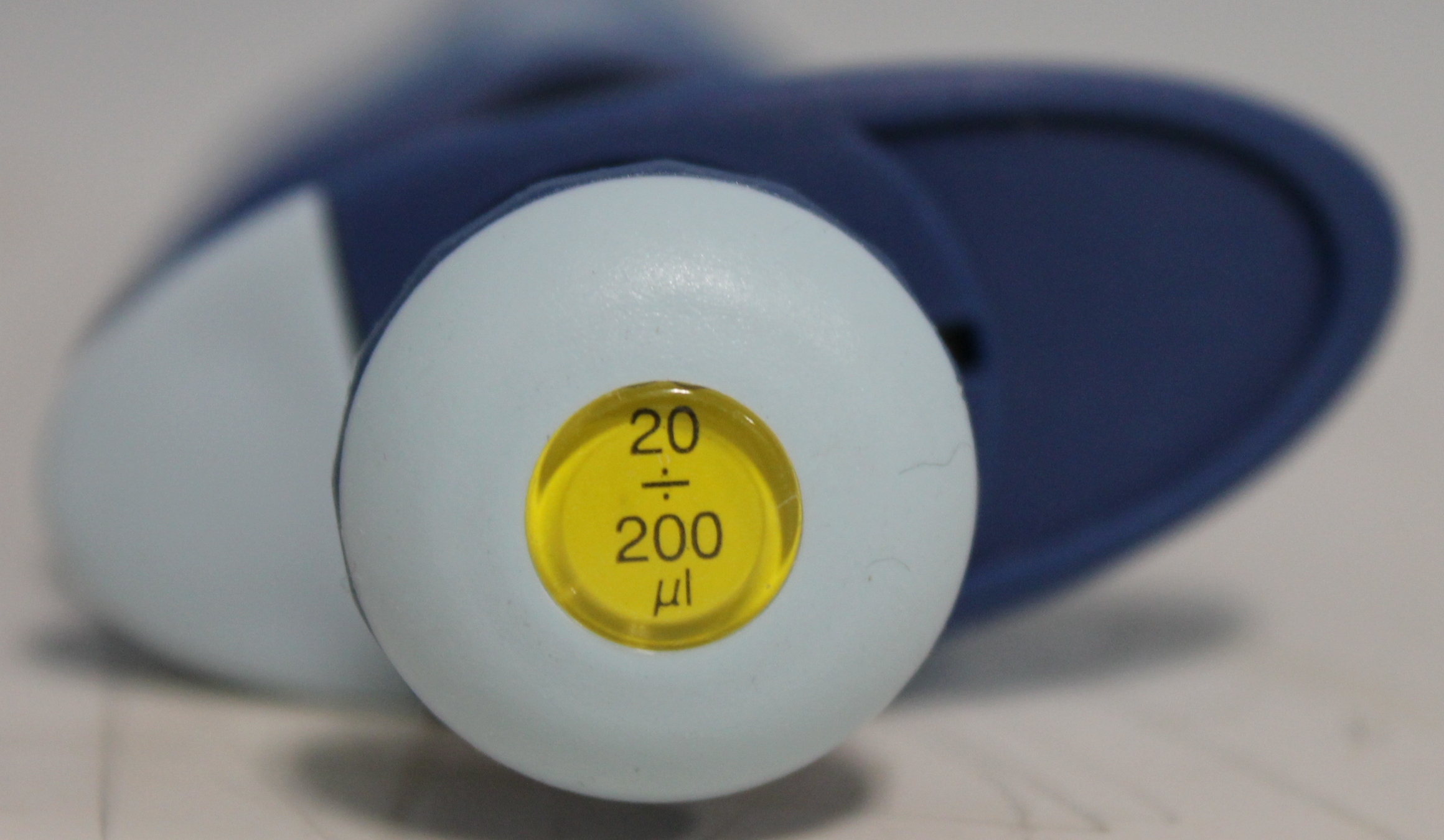 VWR 20 – 200 uL Signature Ergonomic High Performance Single-Channel Variable Volume Pipettor