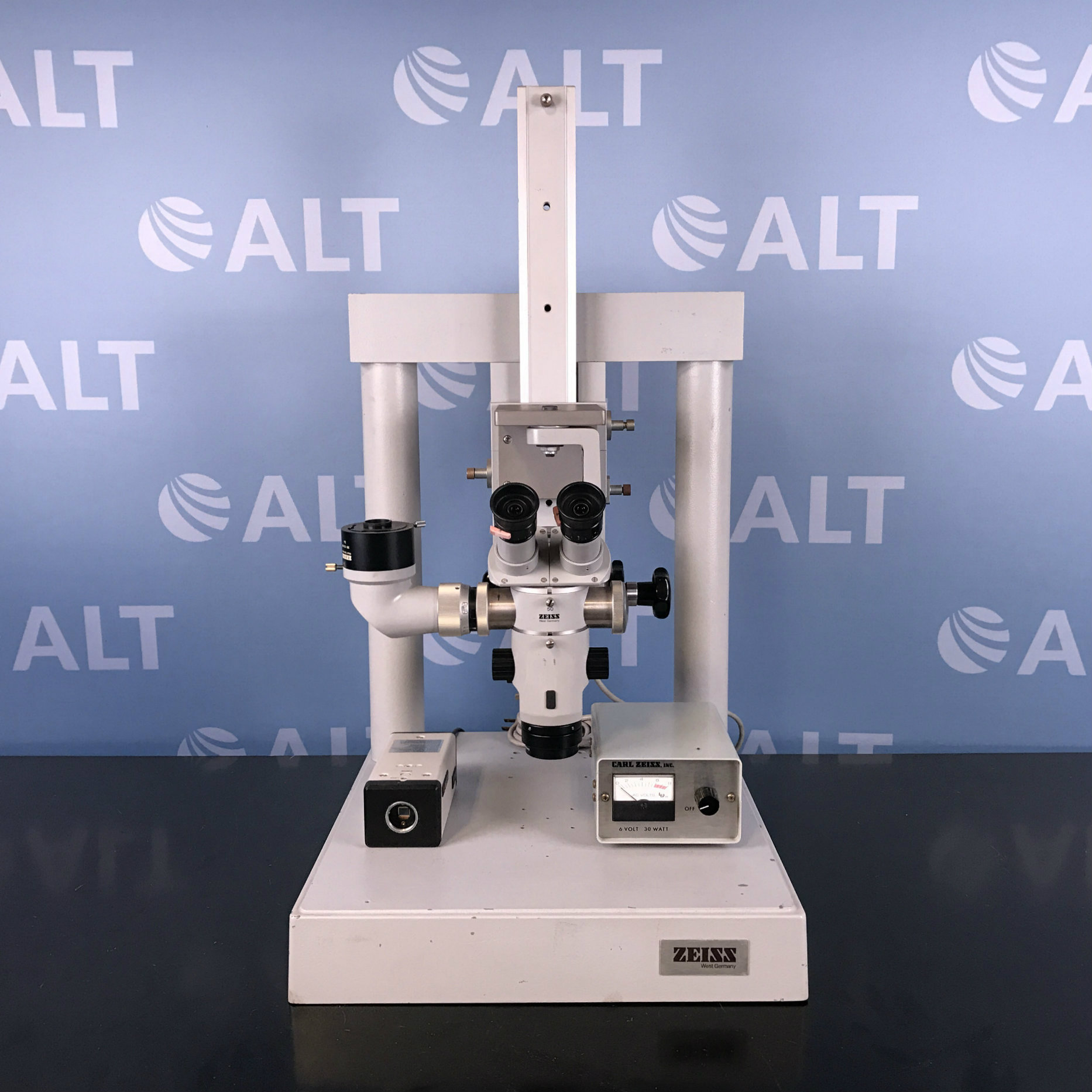 Carl Zeiss OPMI 1 Microscope w/ 872E Power Supply & Javelin JE7442 Ultrichip Hi Res CCTV Camera