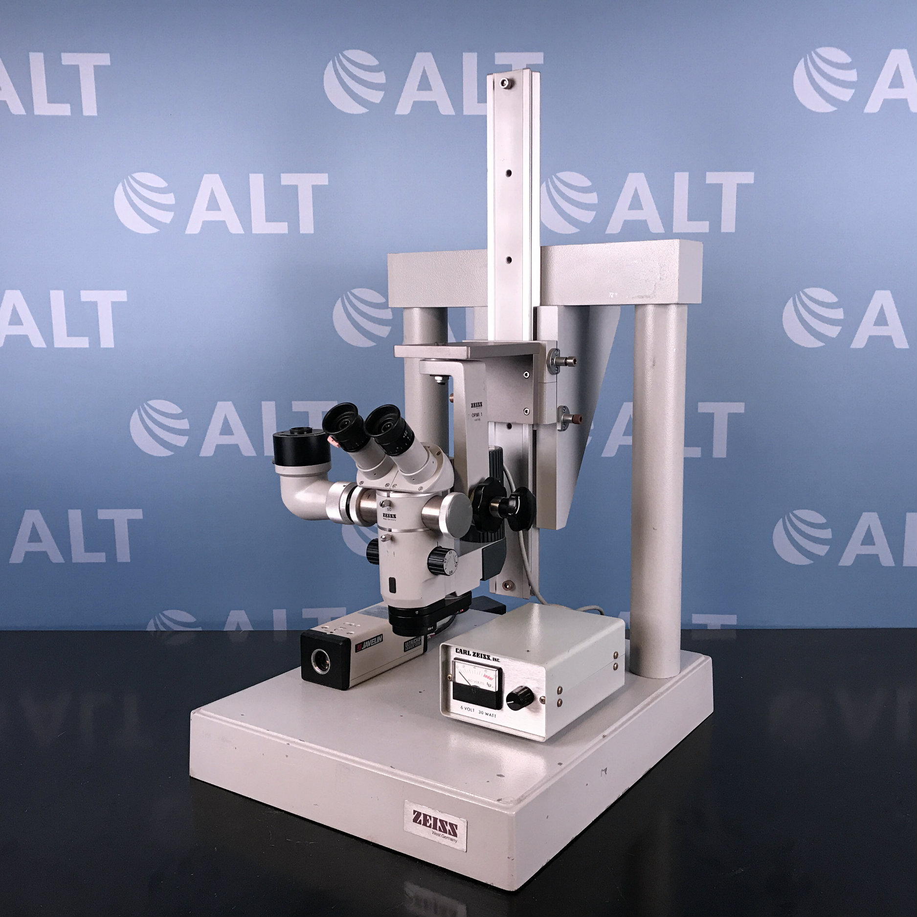 Carl Zeiss OPMI 1 Microscope w/ 872E Power Supply & Javelin JE7442 Ultrichip Hi Res CCTV Camera
