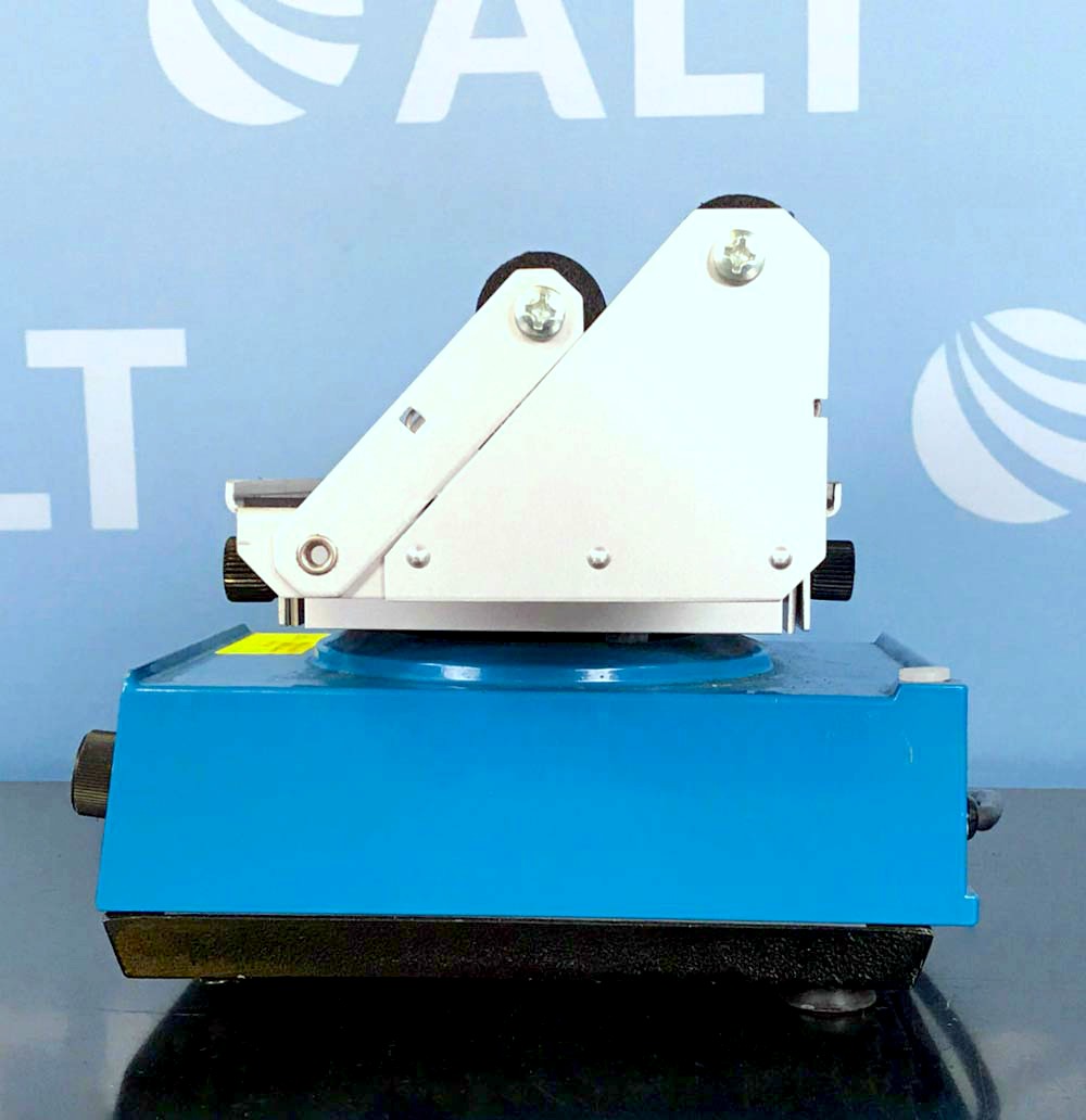 IKA Works Vibrax-VXR Si with VX 8 Universal Attachment