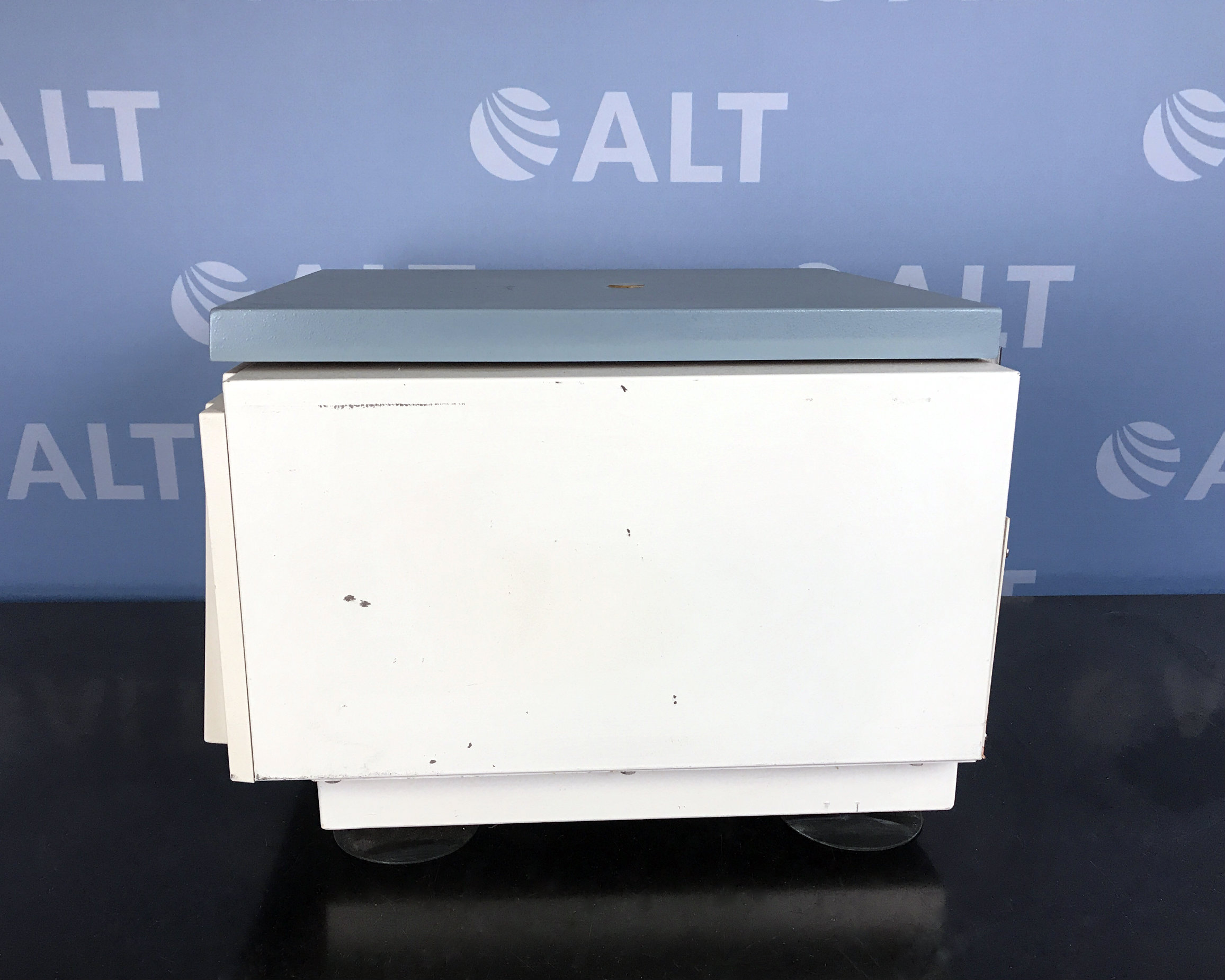 Forma Scientific  Thermo Scientific 5677 Benchtop Centrifuge