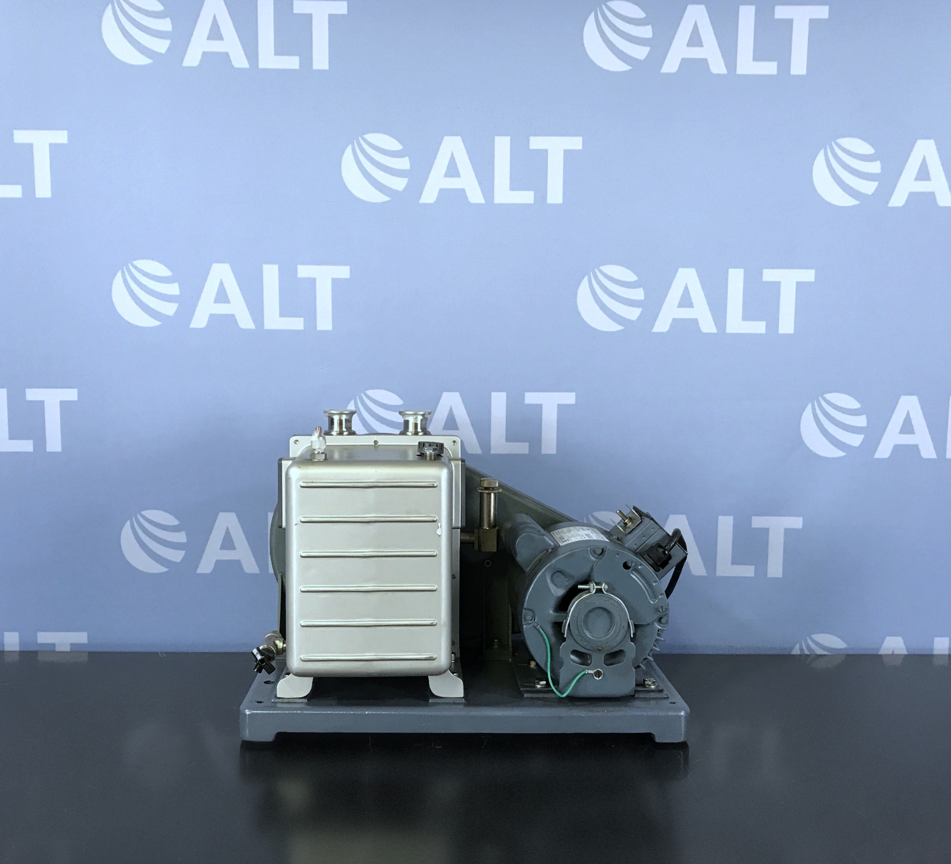 Welch 1402N Chemstar Vacuum Pump