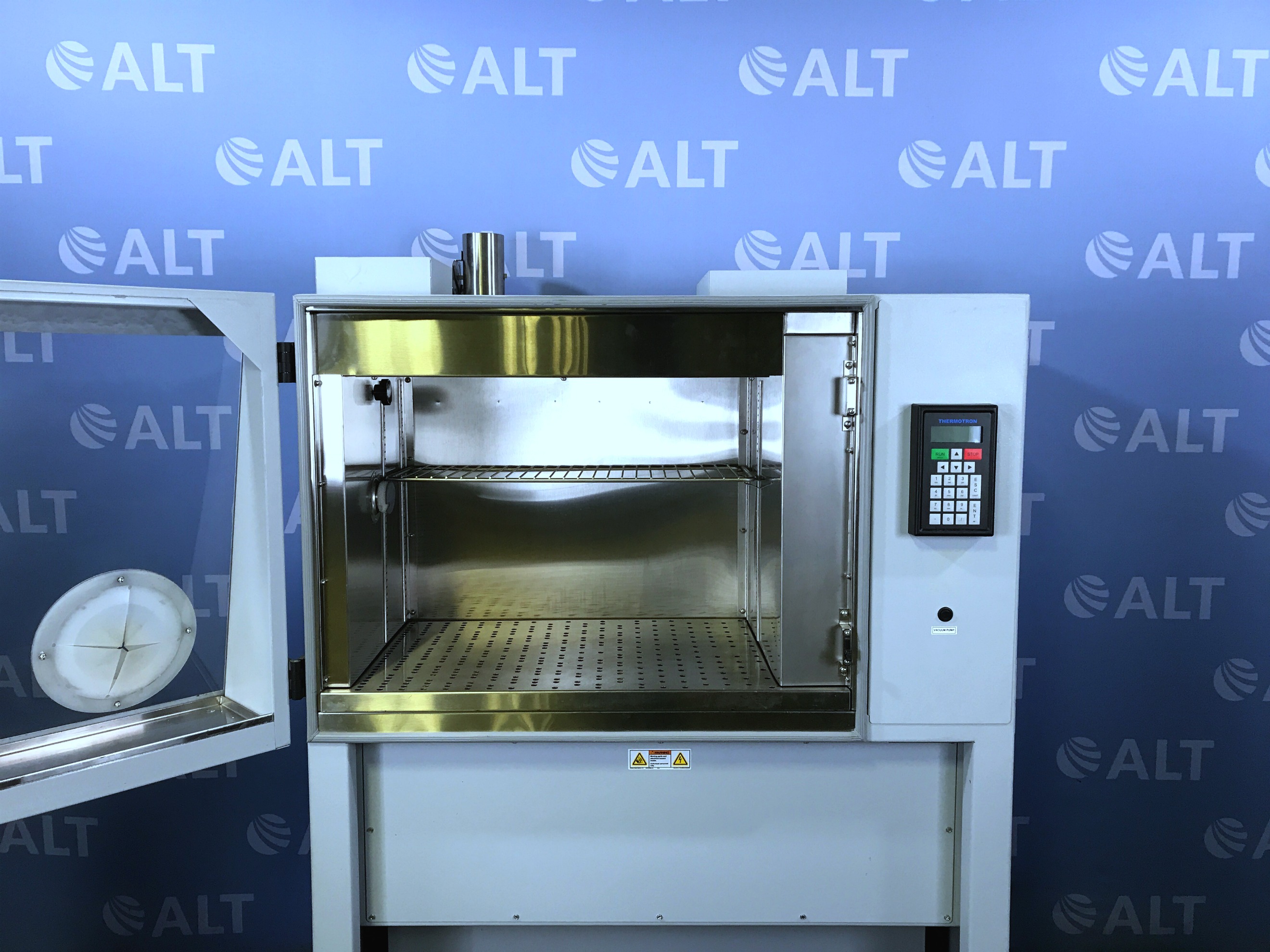Thermotron CDS-5 – Cytogenetic Environmental Chamber