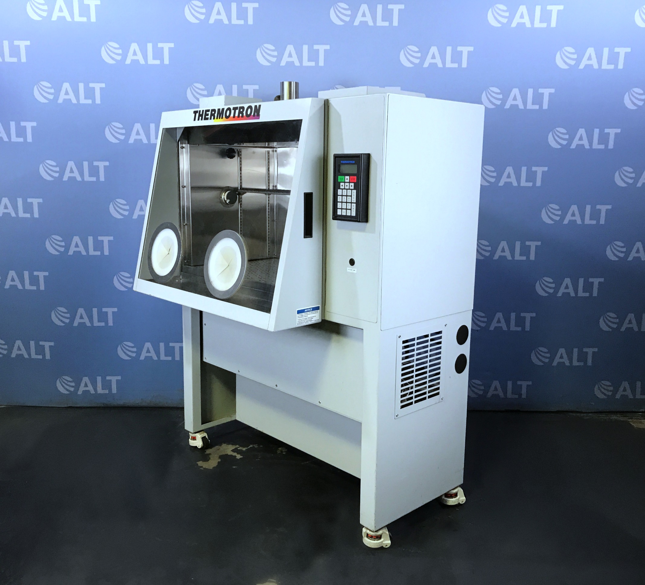 Thermotron CDS-5 – Cytogenetic Environmental Chamber
