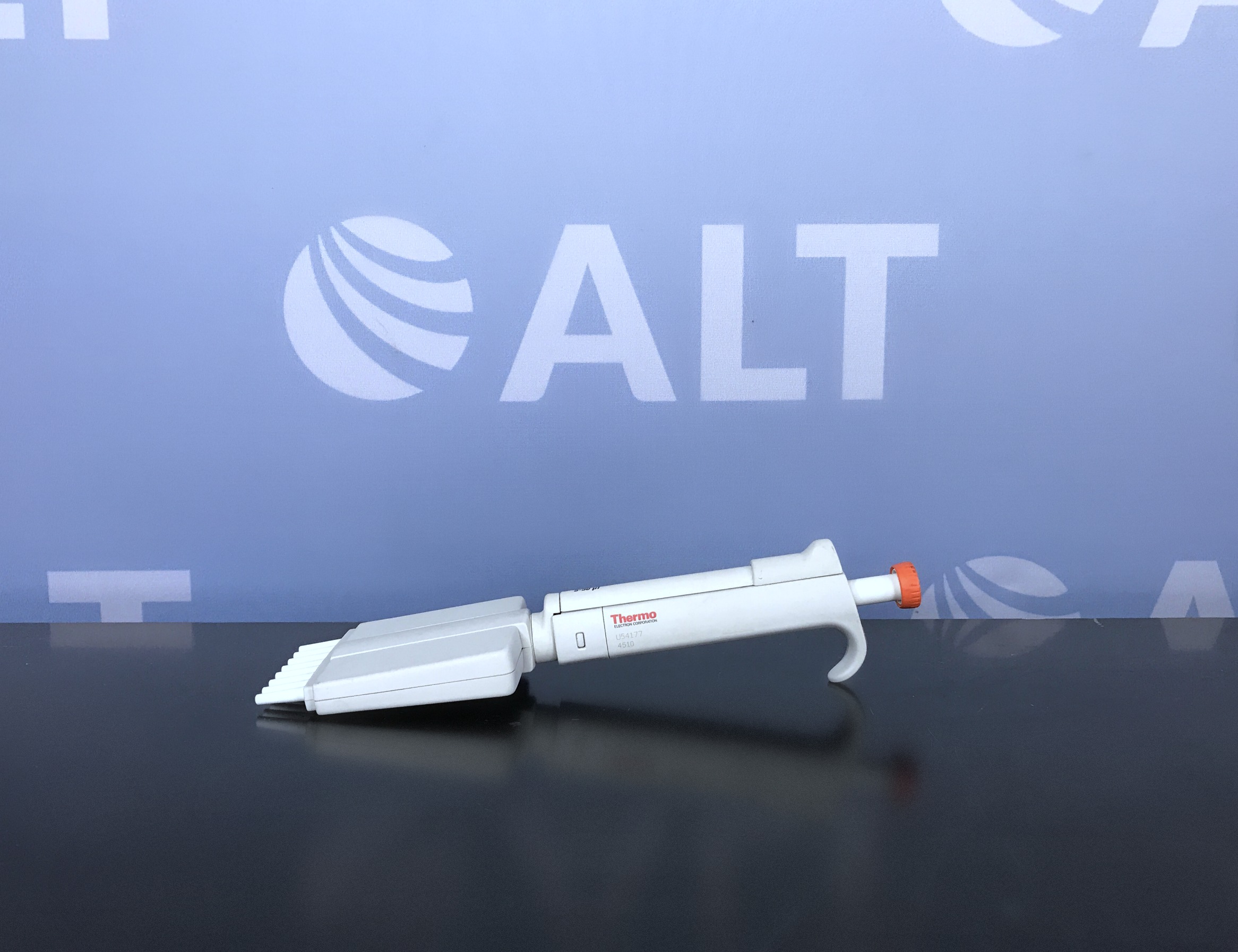 Thermo Electron Corporation Finnpipette 8-Channel Digital Pipette 5-50 ul Model 4510