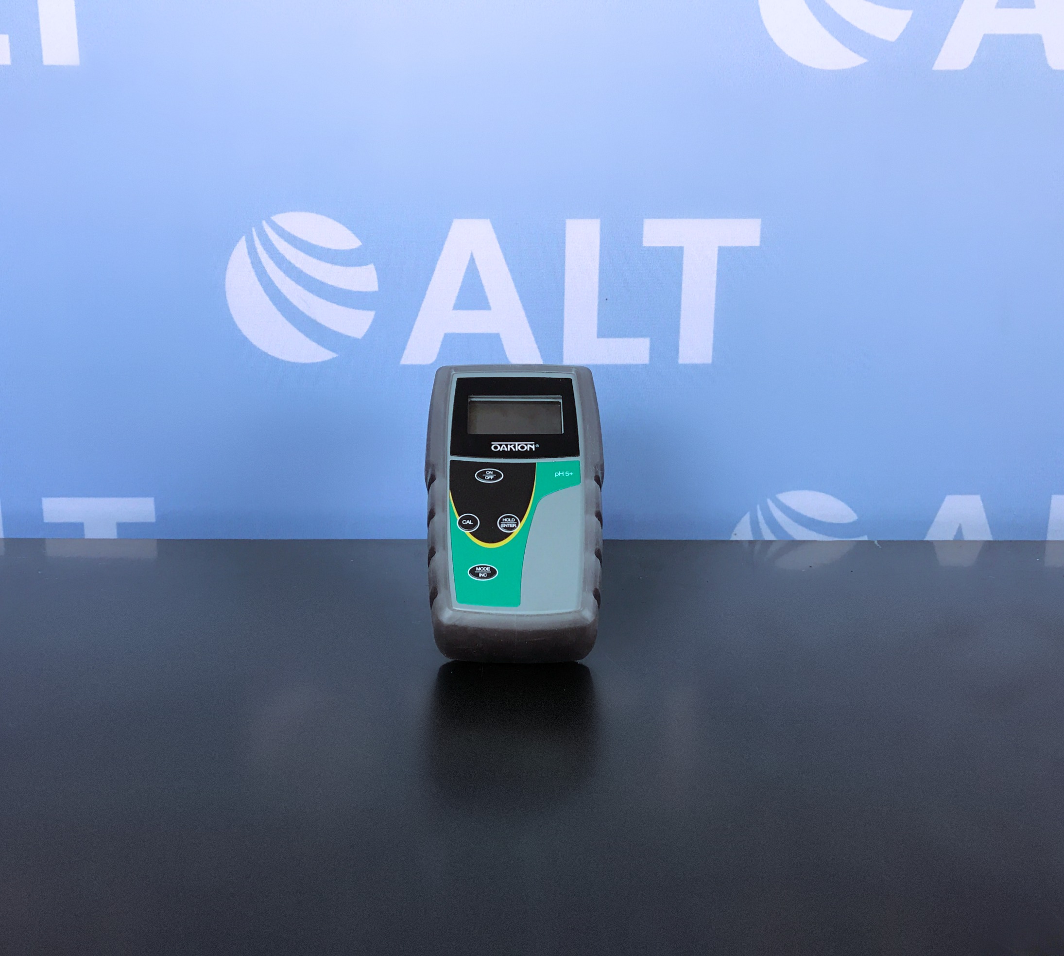 Oakton pH 5+ Handheld Meter with ATC