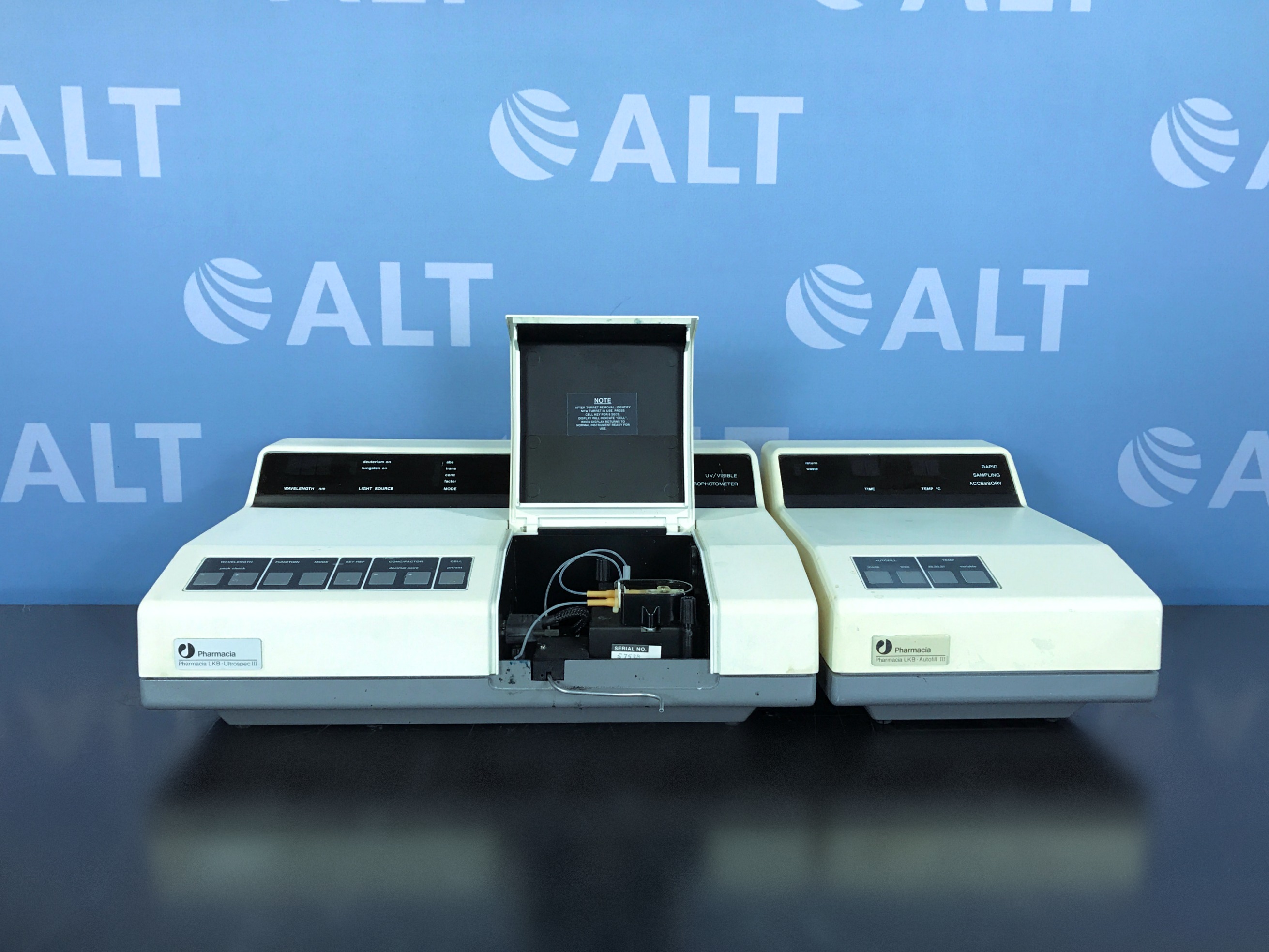 Pharmacia LKB Ultrospec III UV/Vis Spectrophotometer with  Autofill III