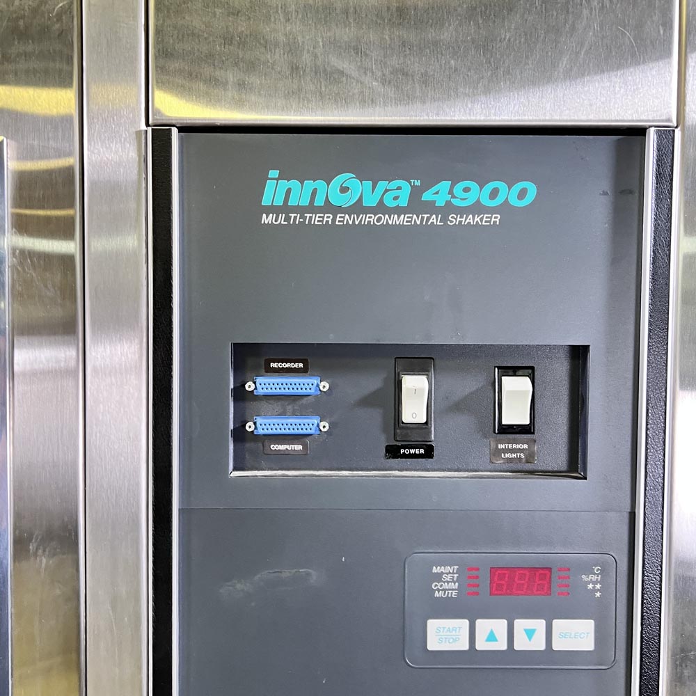 New Brunswick Scientific Co Innova 4900 Shaking Environmental Chamber