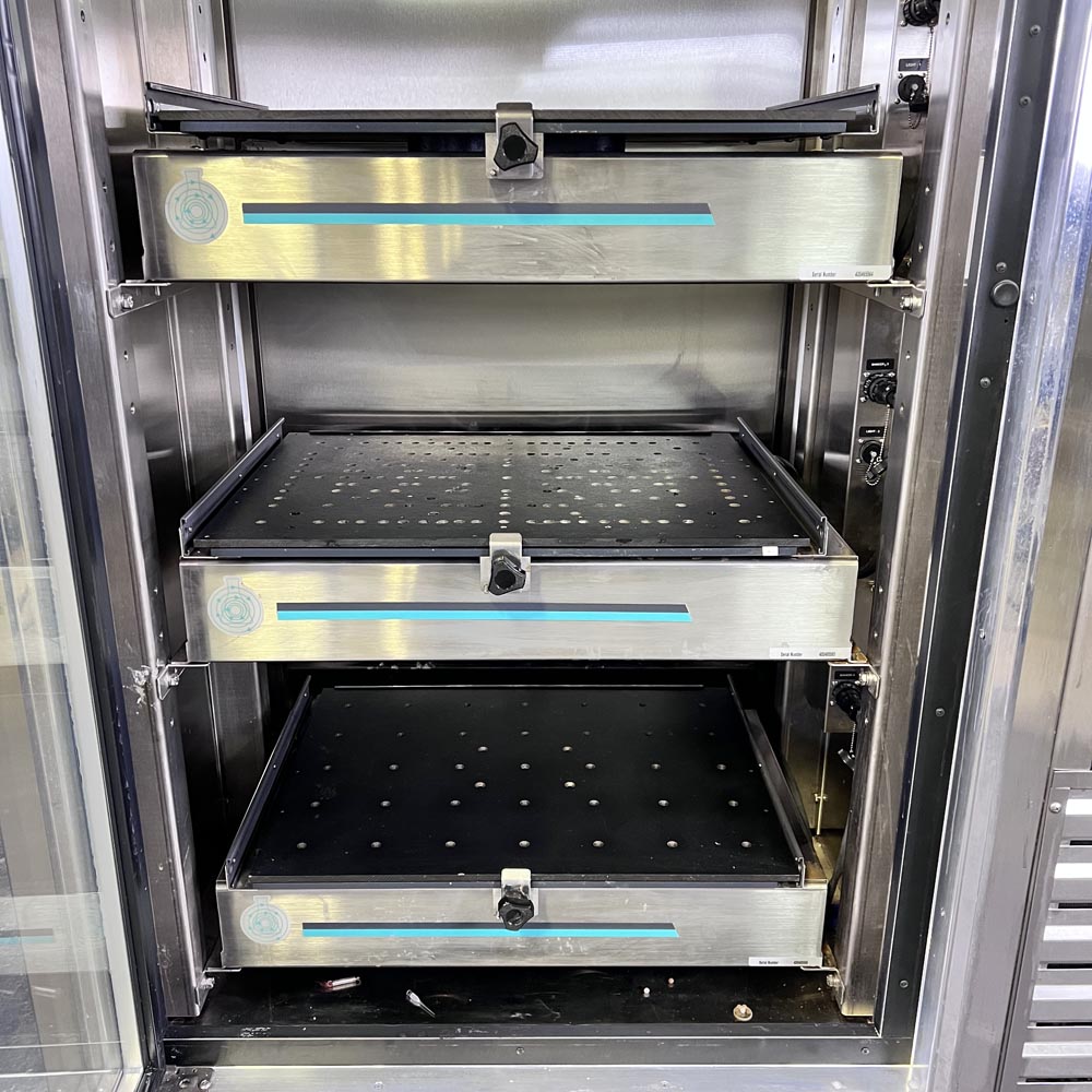 New Brunswick Scientific Co Innova 4900 Shaking Environmental Chamber