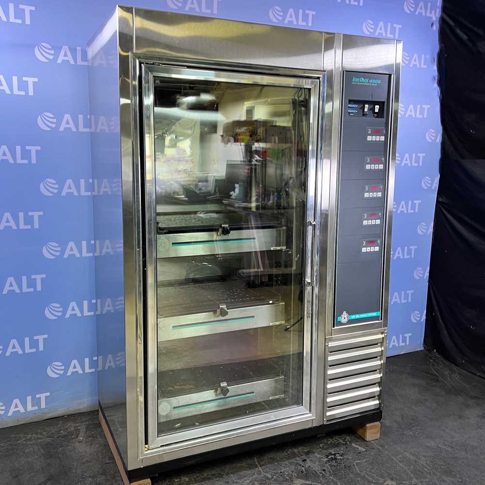 New Brunswick Scientific Co Innova 4900 Shaking Environmental Chamber