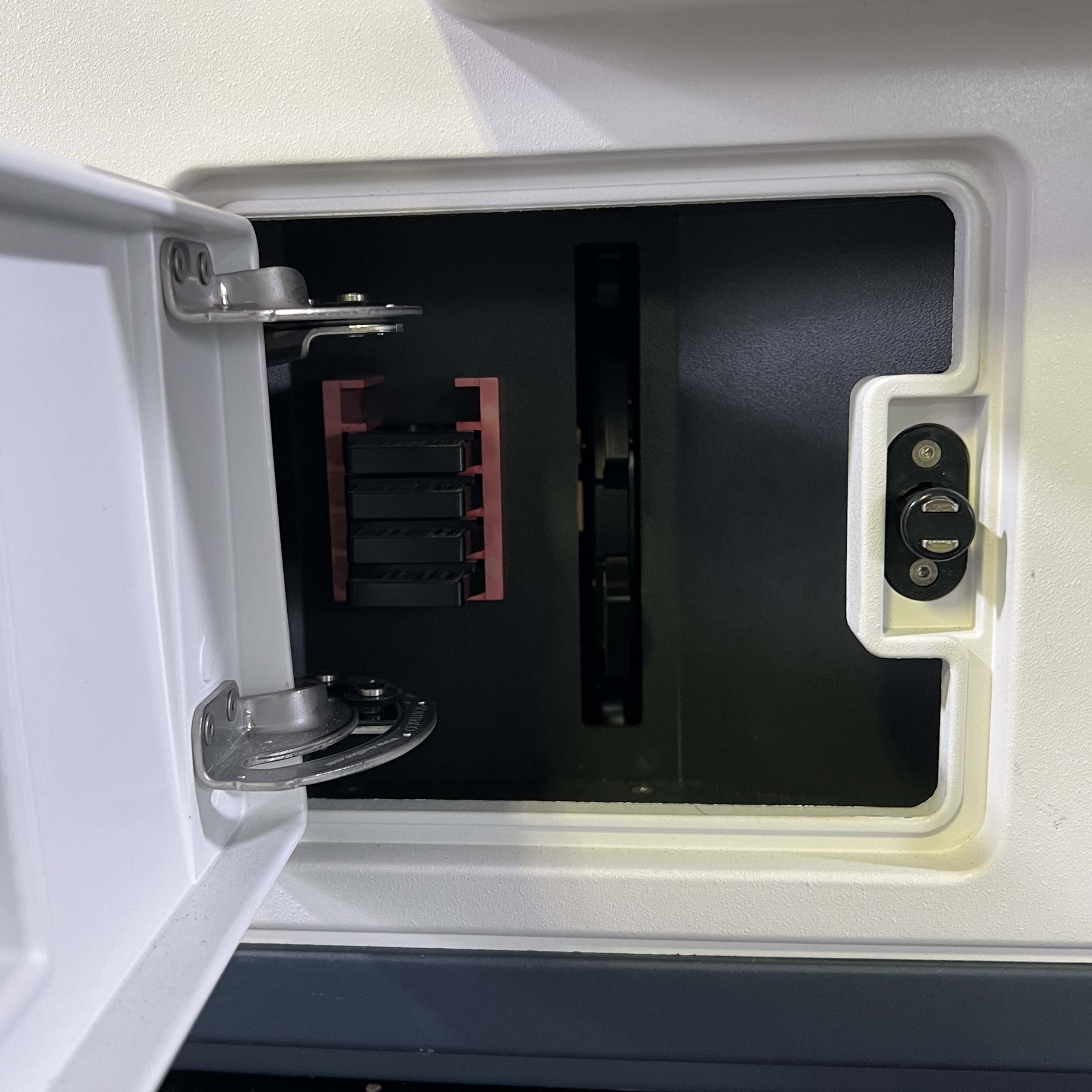 PerkinElmer Operetta Microplate reader with Cermax Xenon Fiber-Optic Light Source, Model XL3000