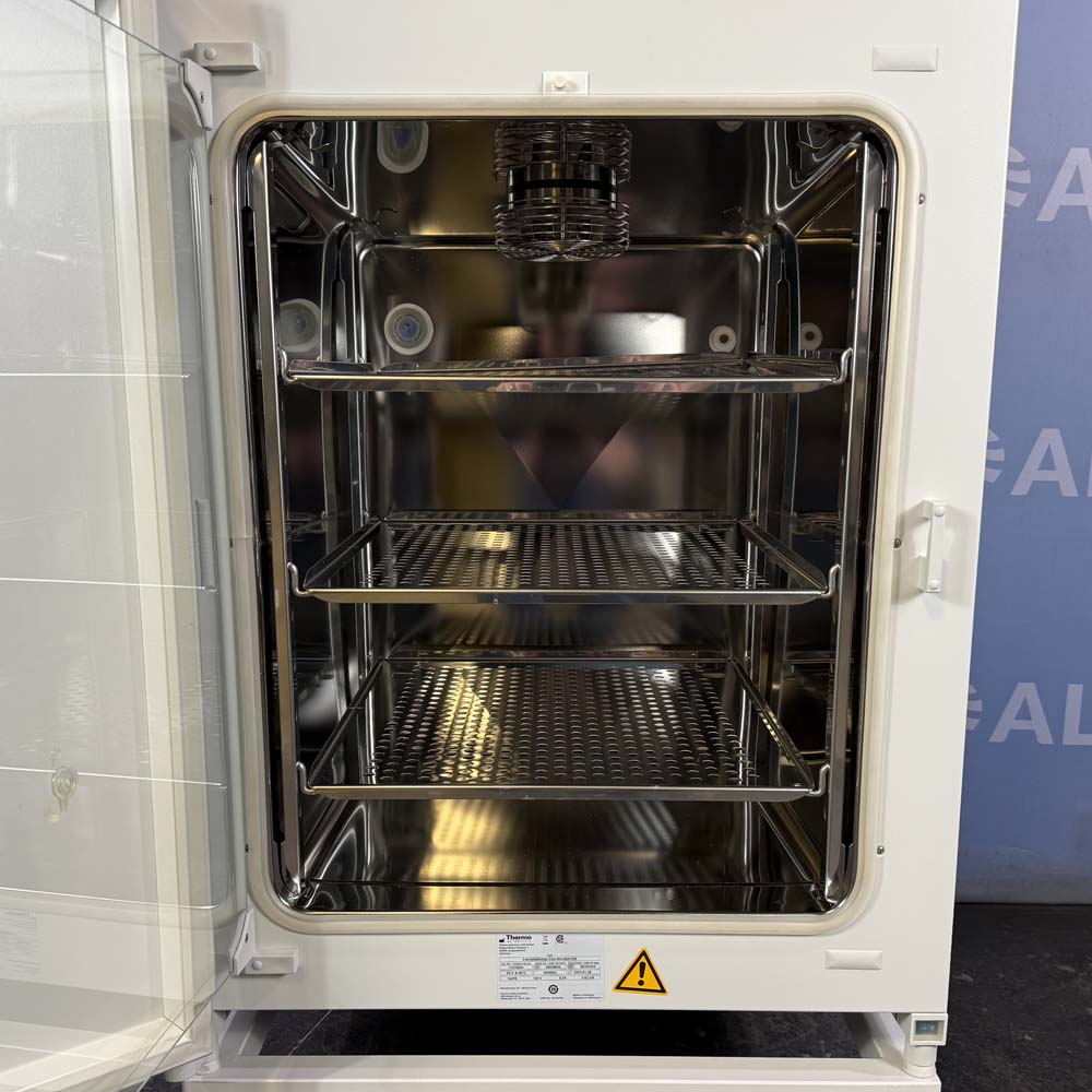 Thermo Scientific  Fisherbrand Isotemp 150L CO2 Incubator, Cat. No. 11676604 (Dual Stack)