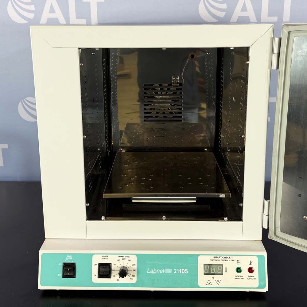 Labnet 211-DS Benchtop Shaking Incubator