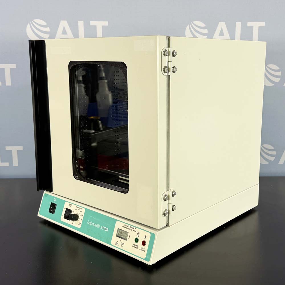 Labnet 211-DS Benchtop Shaking Incubator