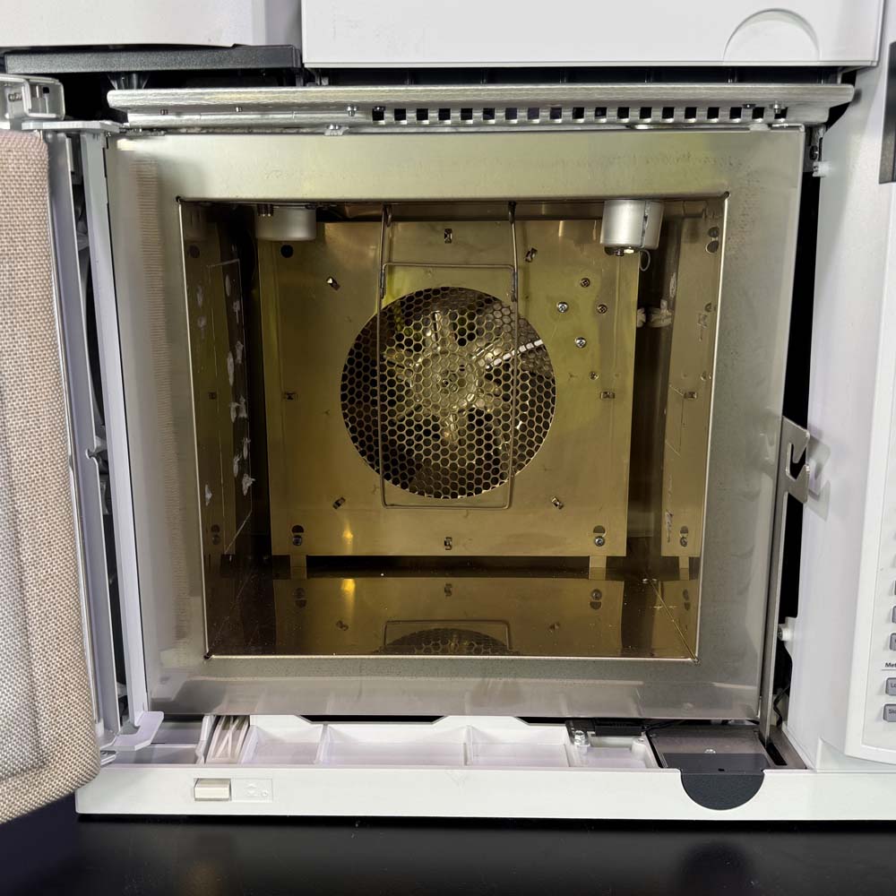 Agilent  7890A Gas Chromatograph With G7697A Headspace Sampler, G4513A Autoinjector And G4514A Sampler Tray
