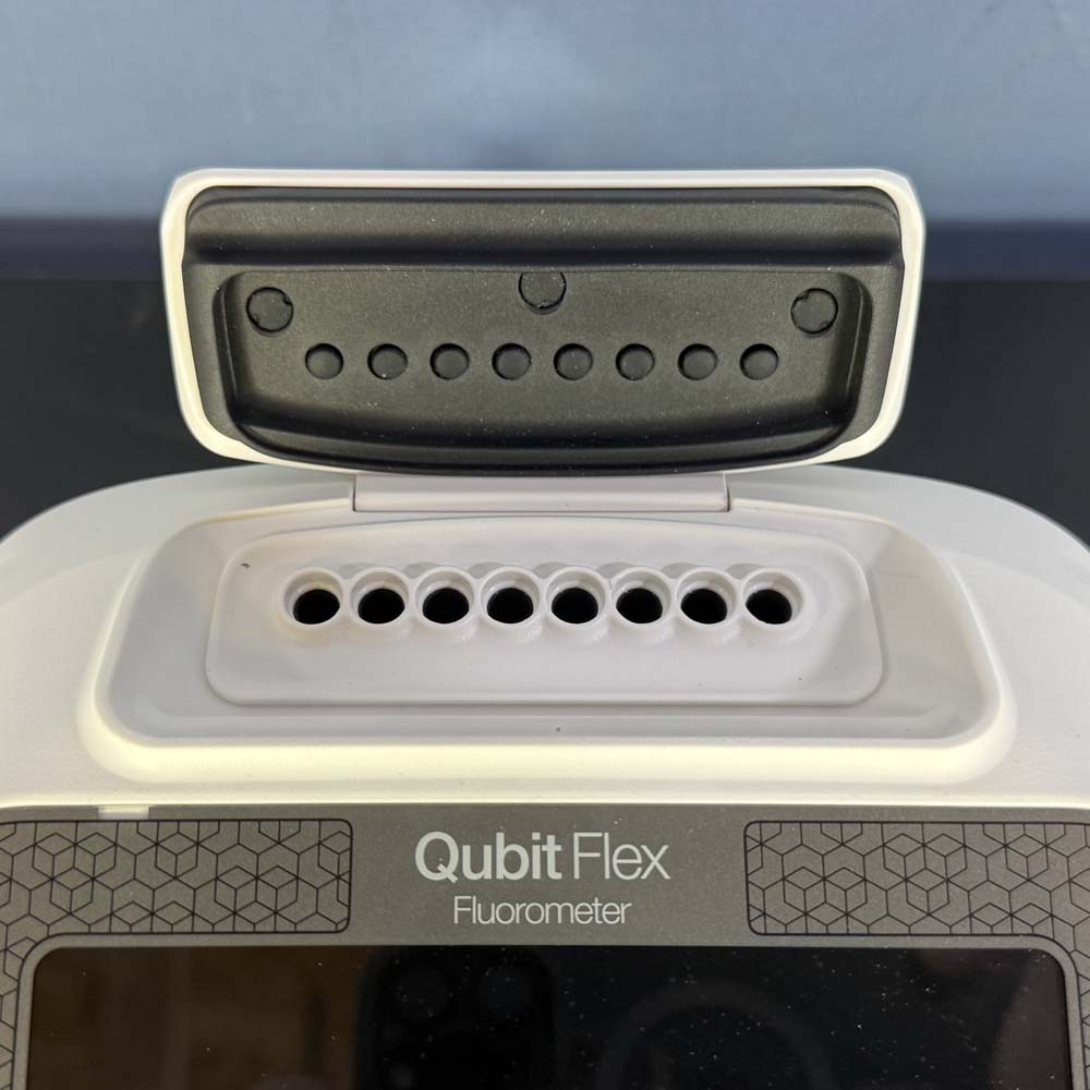Invitrogen Qubit Flex Fluorometer