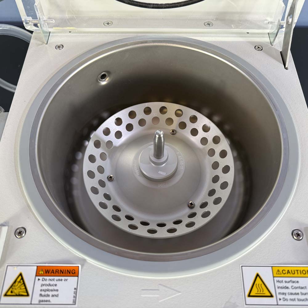 Eppendorf Vacufuge Plus Vacuum Centrifuge With Integrated Diaphragm Vacuum Pump, Model 5305