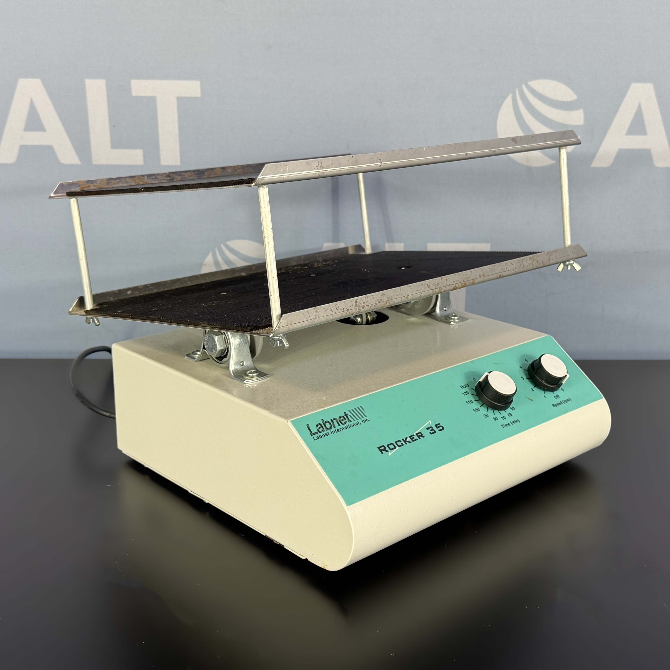 Labnet  Rocker 35, Model S2035-D