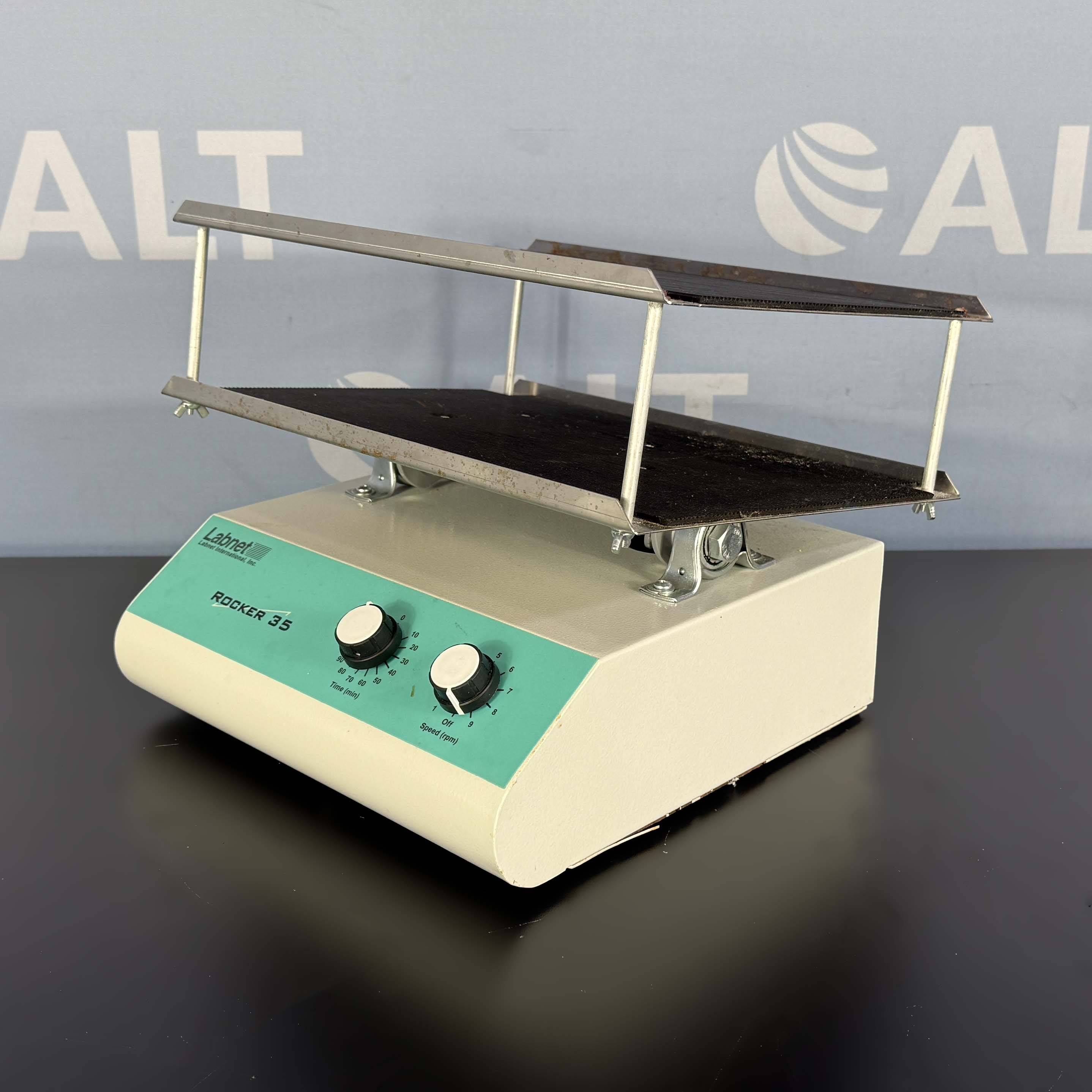 Labnet  Rocker 35, Model S2035-D