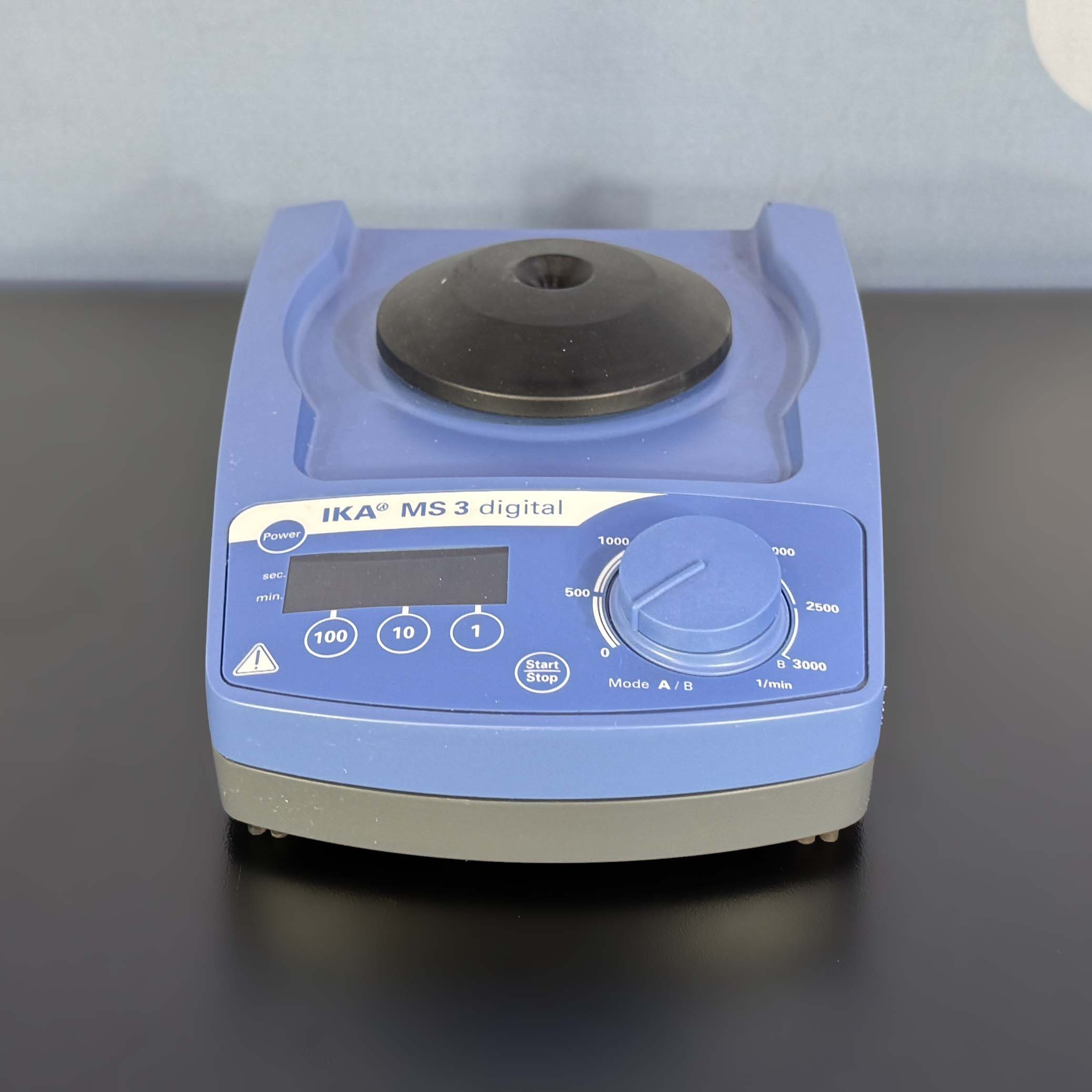 IKA  MS 3 D S000 Digital Vortexer