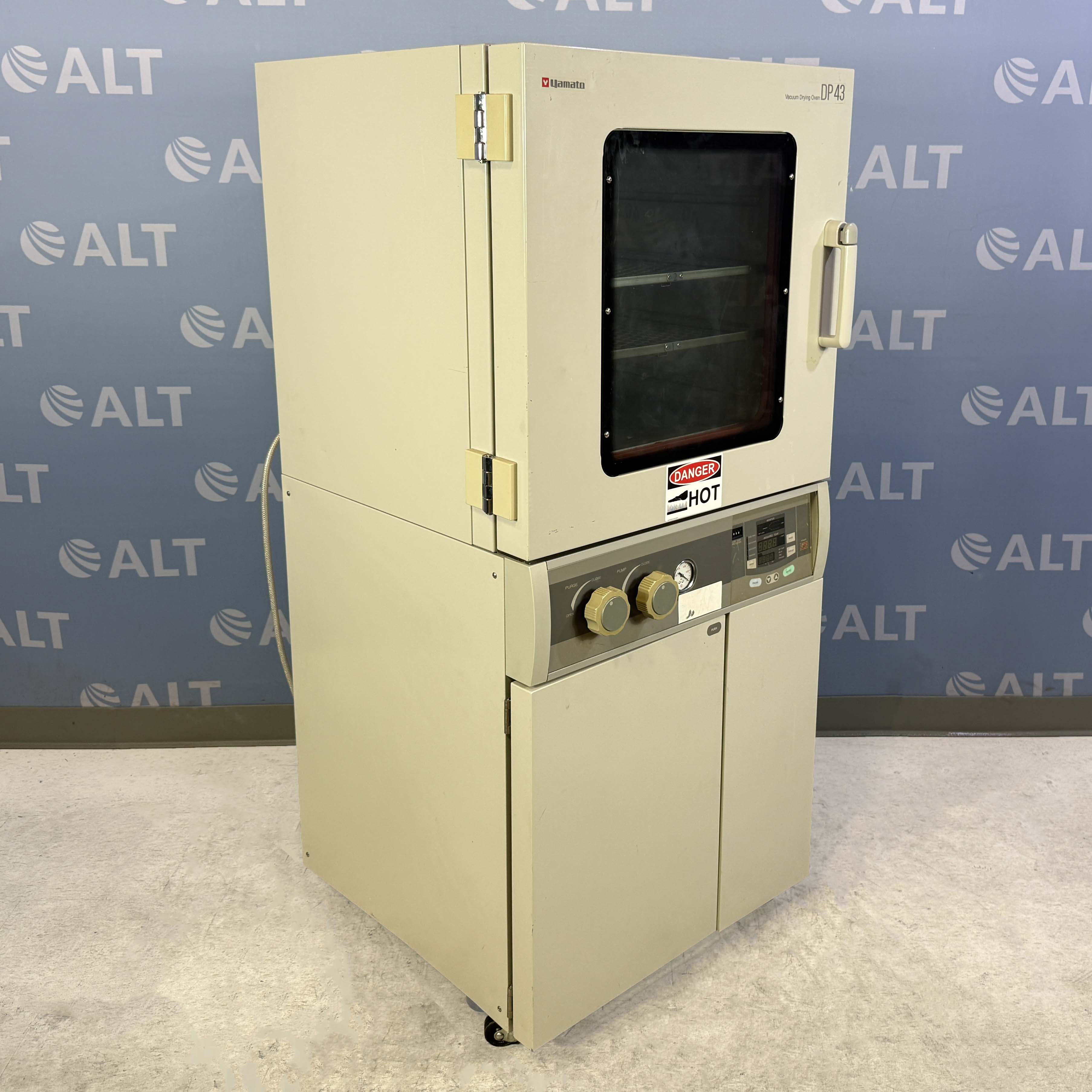 Yamato DP43 Vacuum Drying Oven