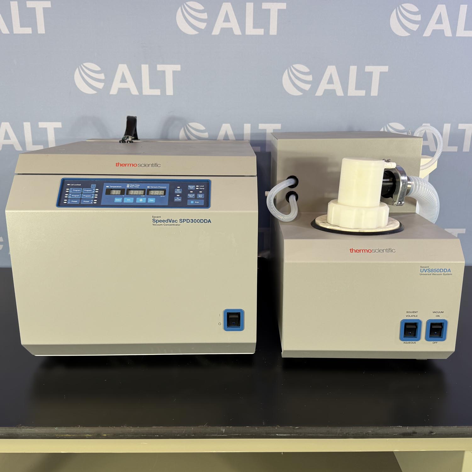 Thermo Scientific  SpeedVac SPD300DDA-115 Concentrator With UVS850DDA-115 Universal Vacuum System