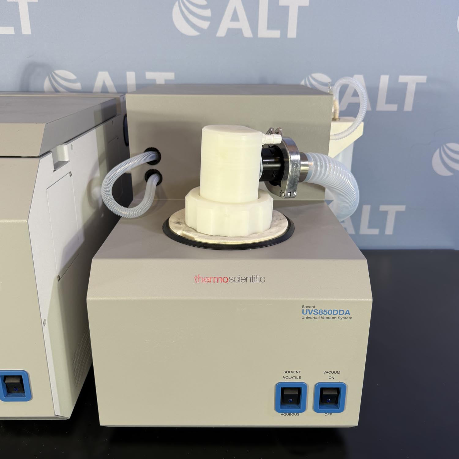 Thermo Scientific  SpeedVac SPD300DDA-115 Concentrator With UVS850DDA-115 Universal Vacuum System