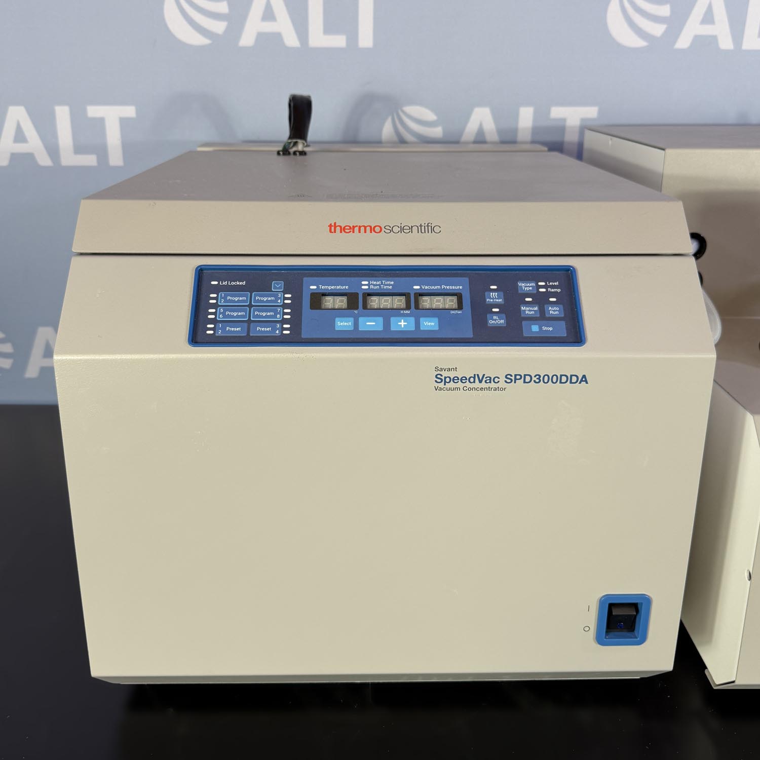 Thermo Scientific  SpeedVac SPD300DDA-115 Concentrator With UVS850DDA-115 Universal Vacuum System