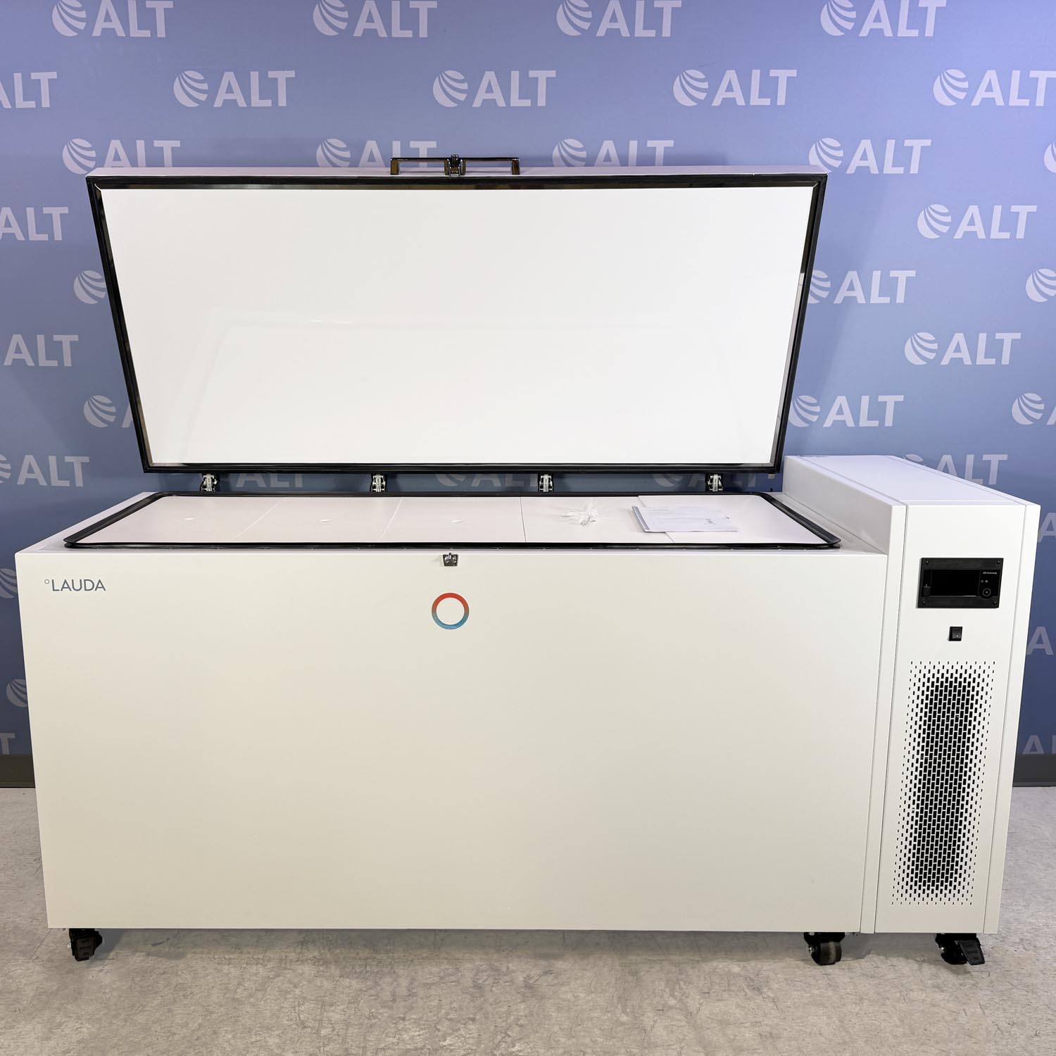 Lauda  -86c to -50c Versafreeze VF 75085 C Ultra-Low Chest Freezer, 750L