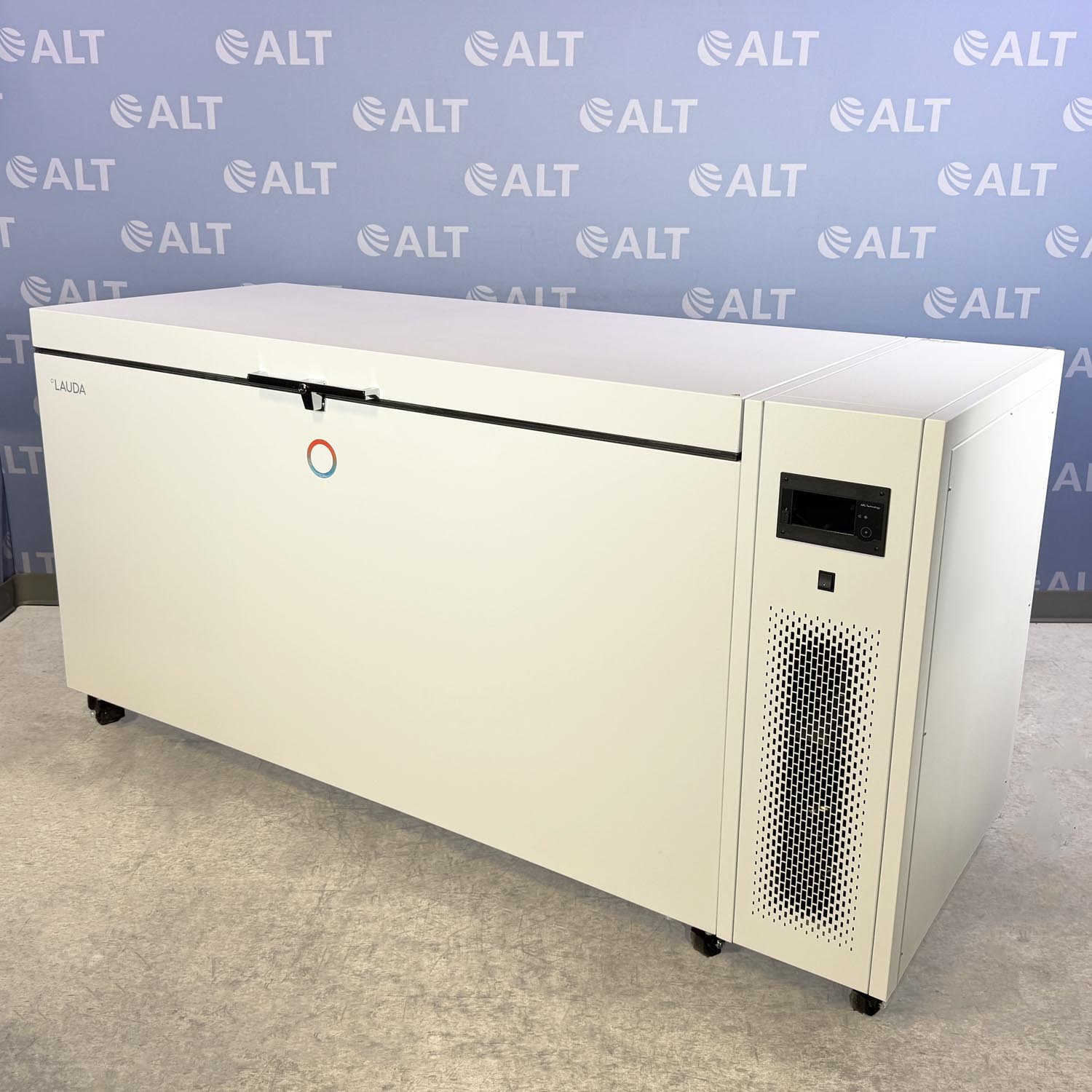 Lauda  -86c to -50c Versafreeze VF 75085 C Ultra-Low Chest Freezer, 750L