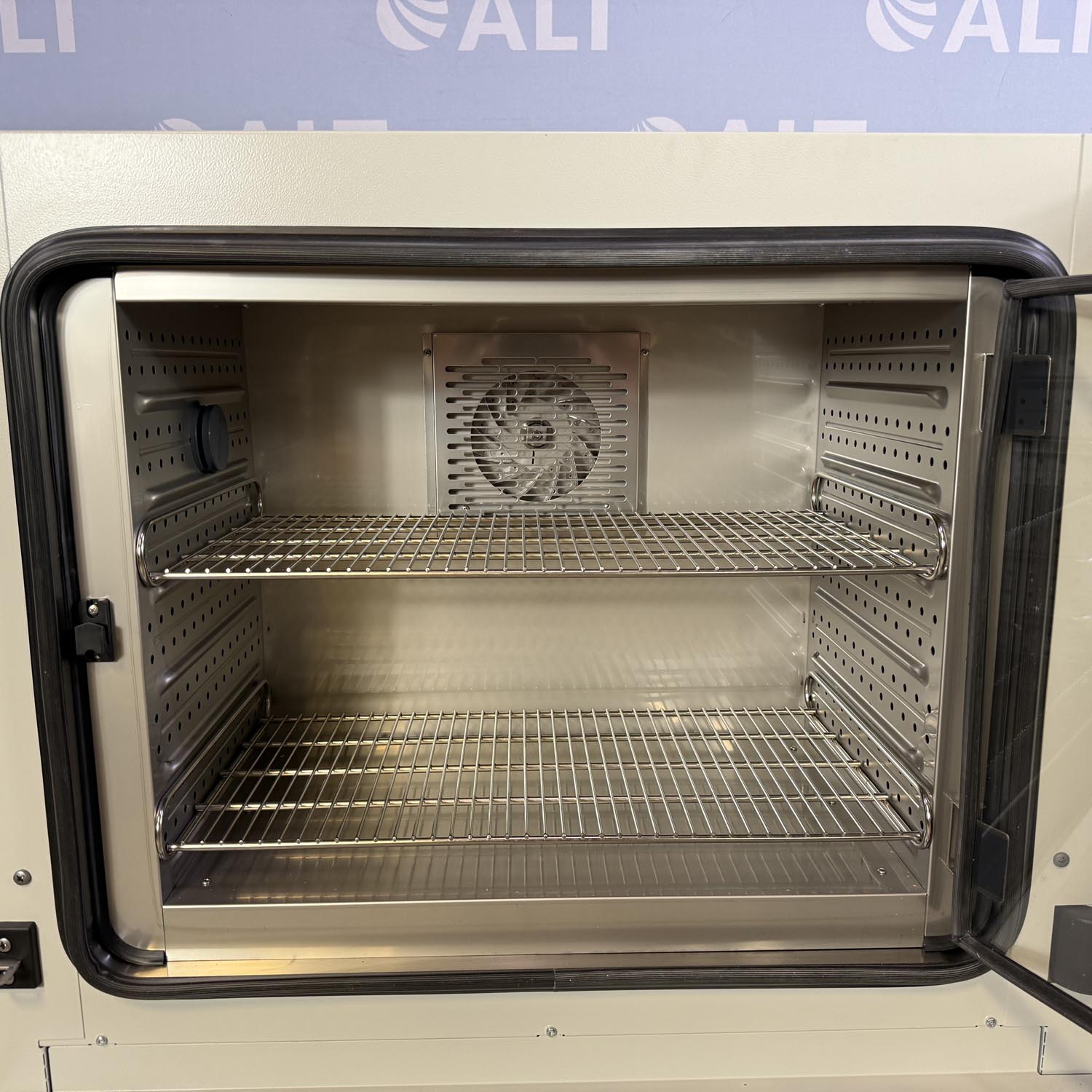 Binder Constant Climate Chamber KBF 115-UL