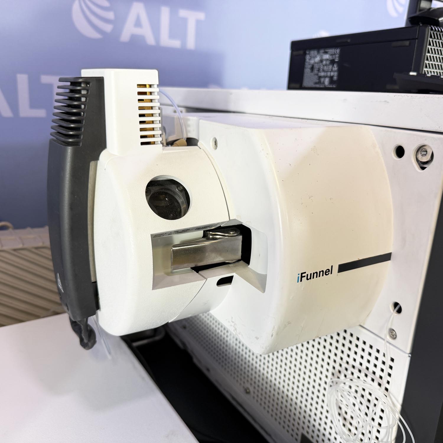 Agilent  G6490A Triple Quad LC/MS System With Jet Stream Electrospray Ionization Source And 1200/1260/1290 Series HPLC With G4225A HiP Degasser, G1312B Bin Pump SL, G1367E HiP ALS, G1330B Thermostat, G1316C TCC