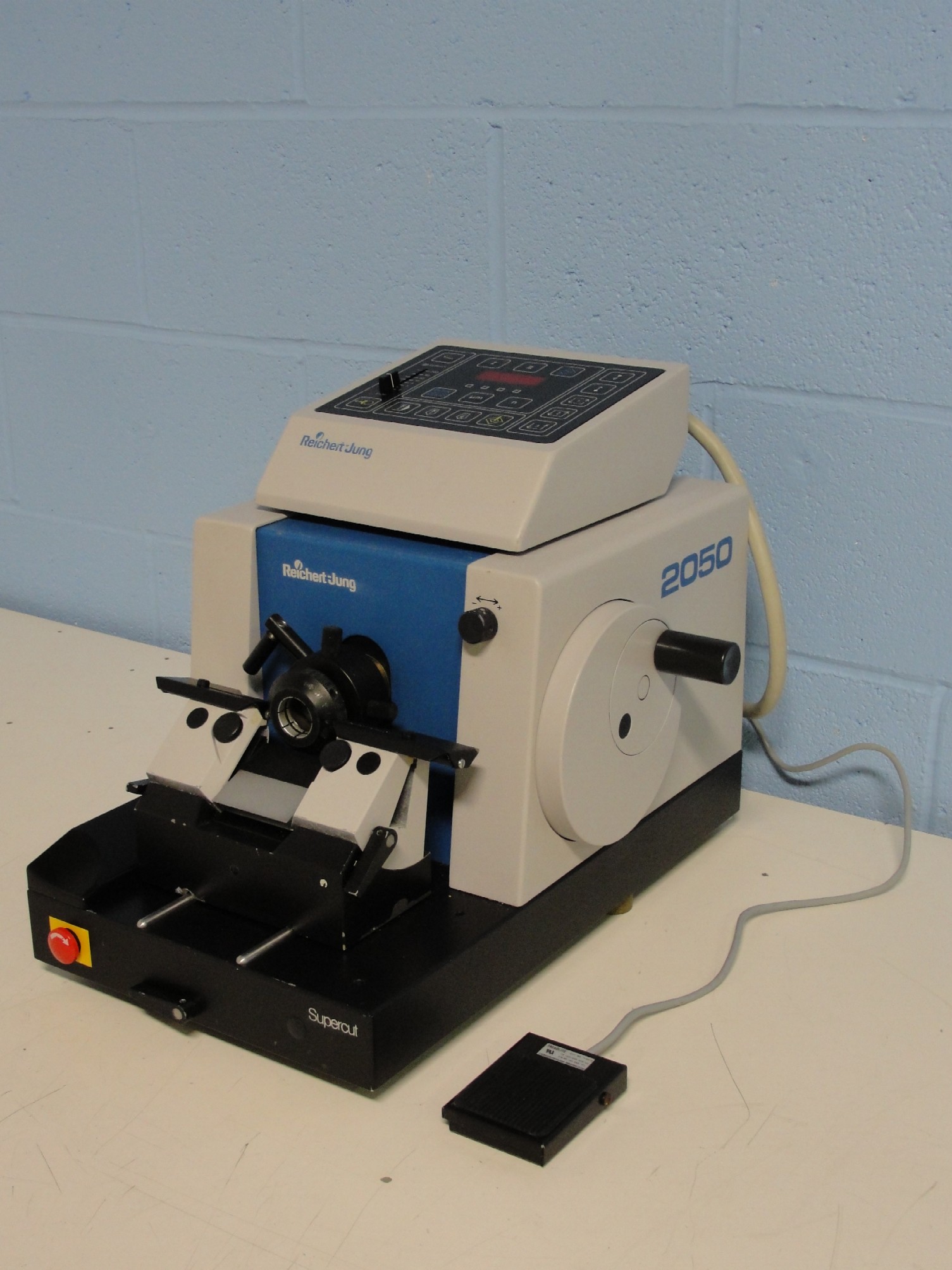 Reichert Jung 2050 SuperCut Motorized Microtome