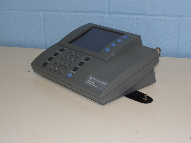 Denver Instrument 220 pH/mV/Temperature/Conductivity Meter