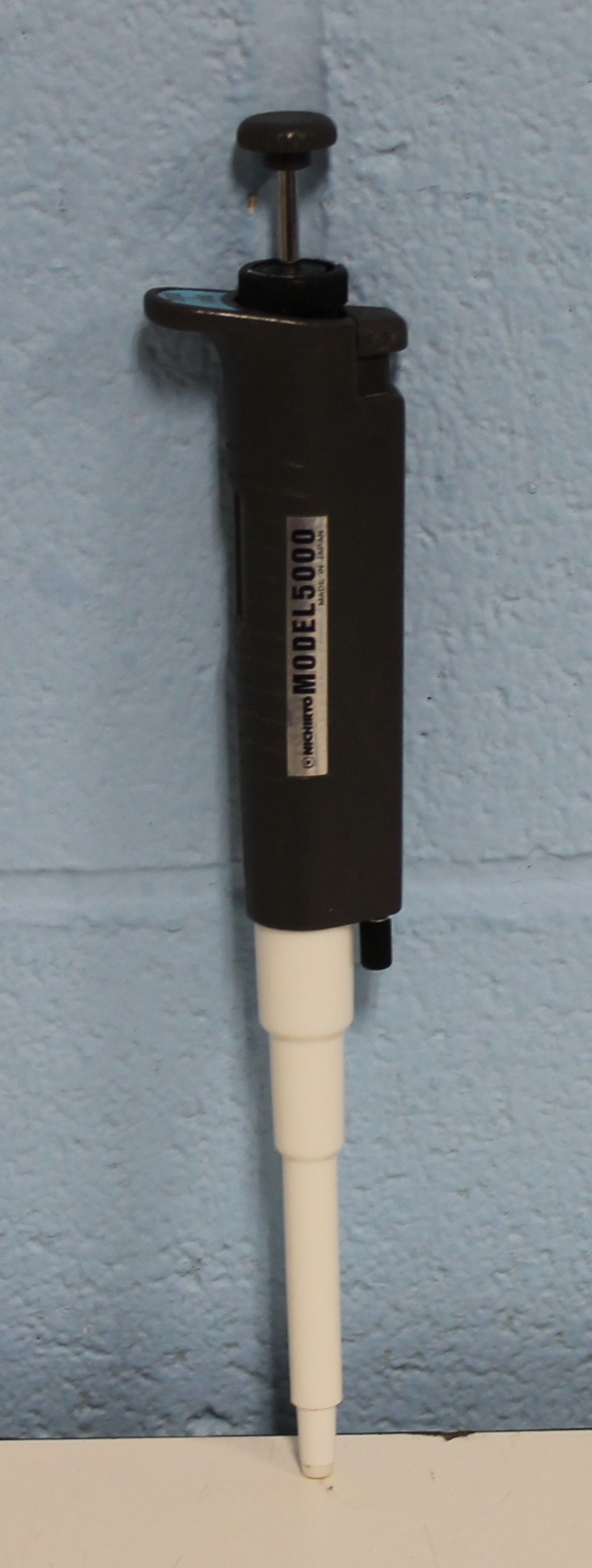 Nichiryo 5000 Single Channel 200-1000 uL Pipette