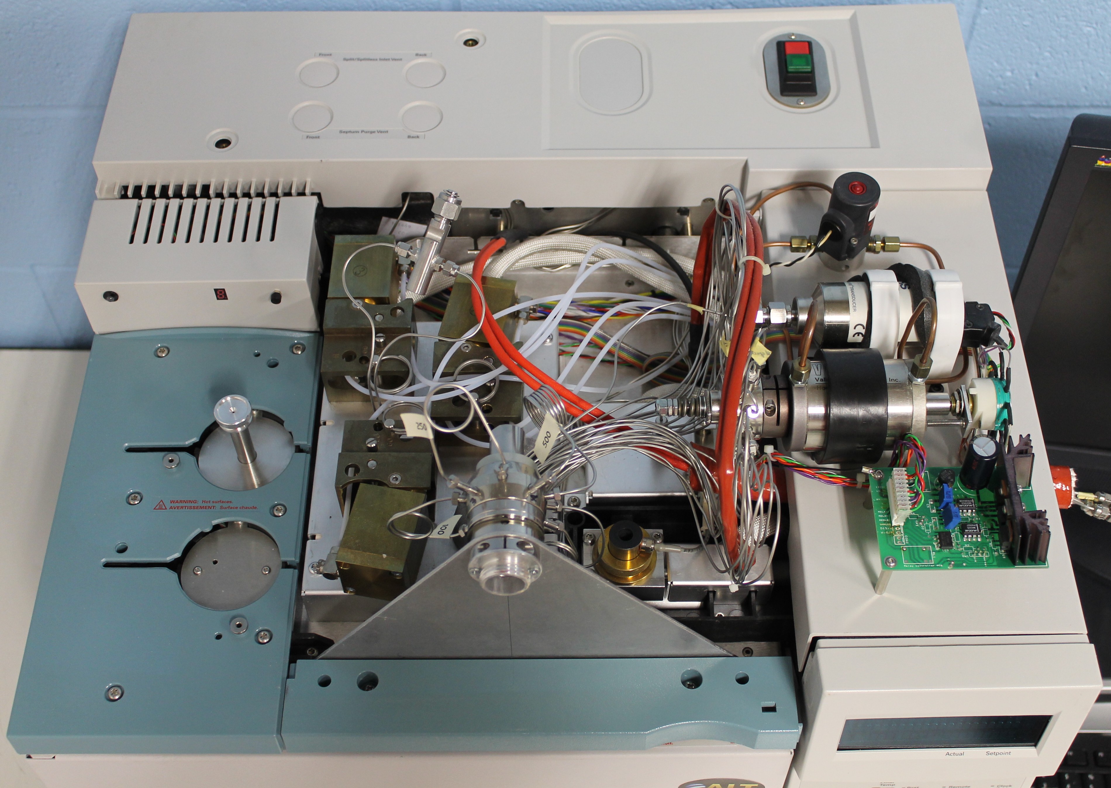 Hewlett Packard 6890N (G1530N) Gas Chromatograph (GC) and Purge