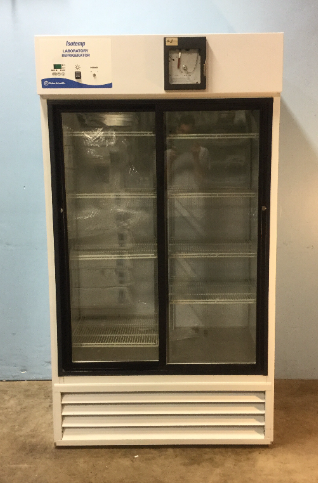 冷蔵庫　Refrigerator/Freezer Whirlpool 20.5-cu ft Standard-Depth 33-in Wide Top-Freezer