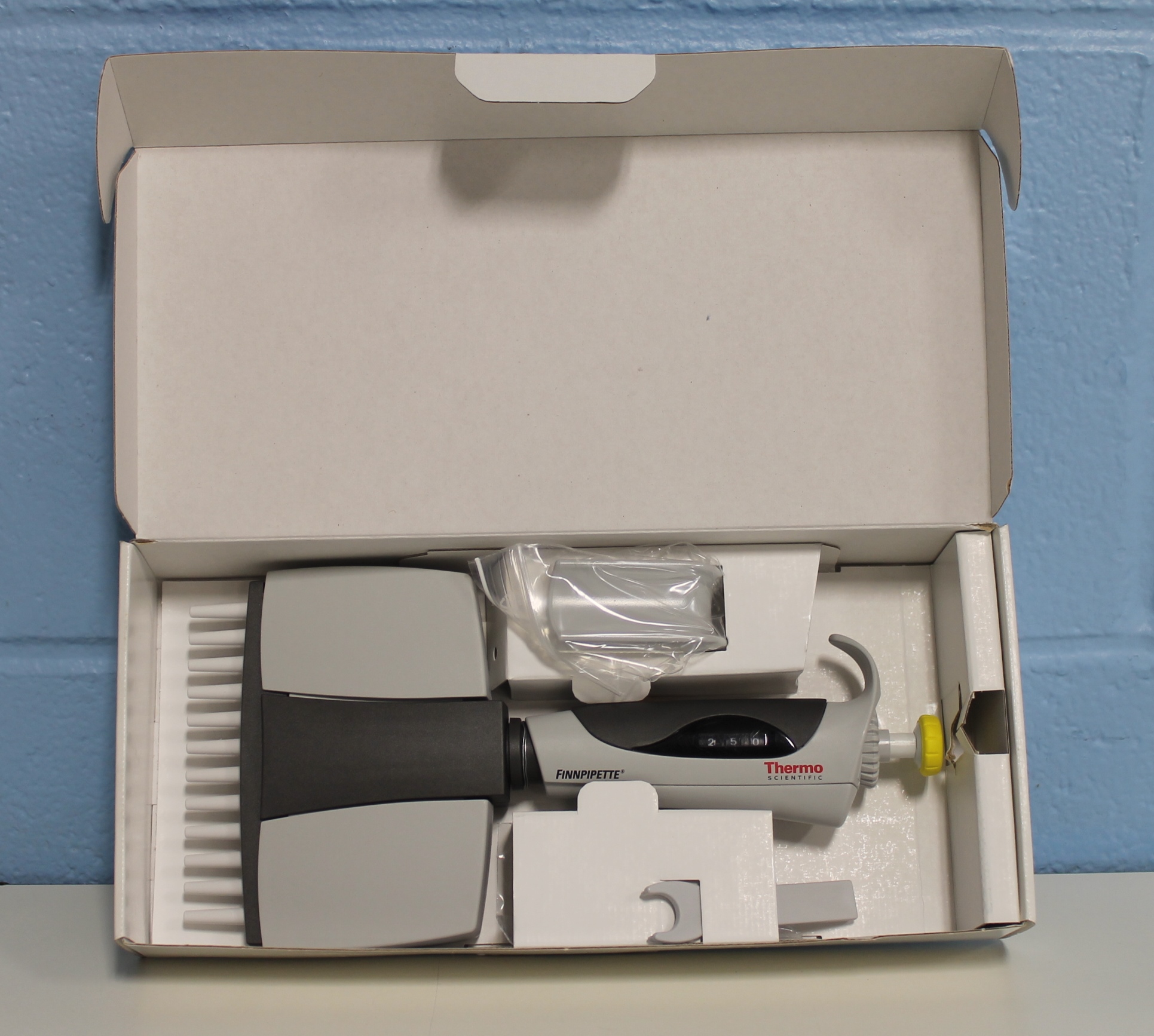 Thermo Scientific Finnpipette FOCUS  12CH 5-50UL CAT No. 4610130