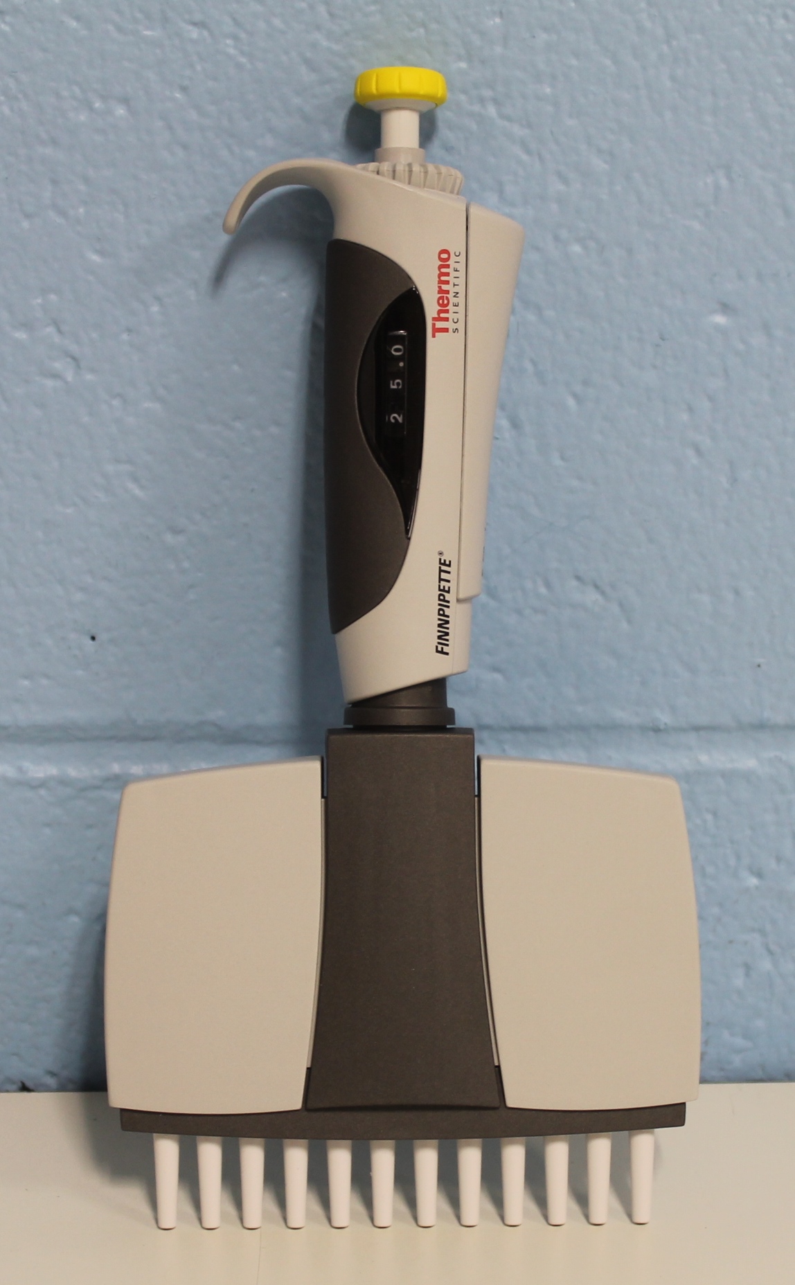 Thermo Scientific Finnpipette FOCUS  12CH 5-50UL CAT No. 4610130