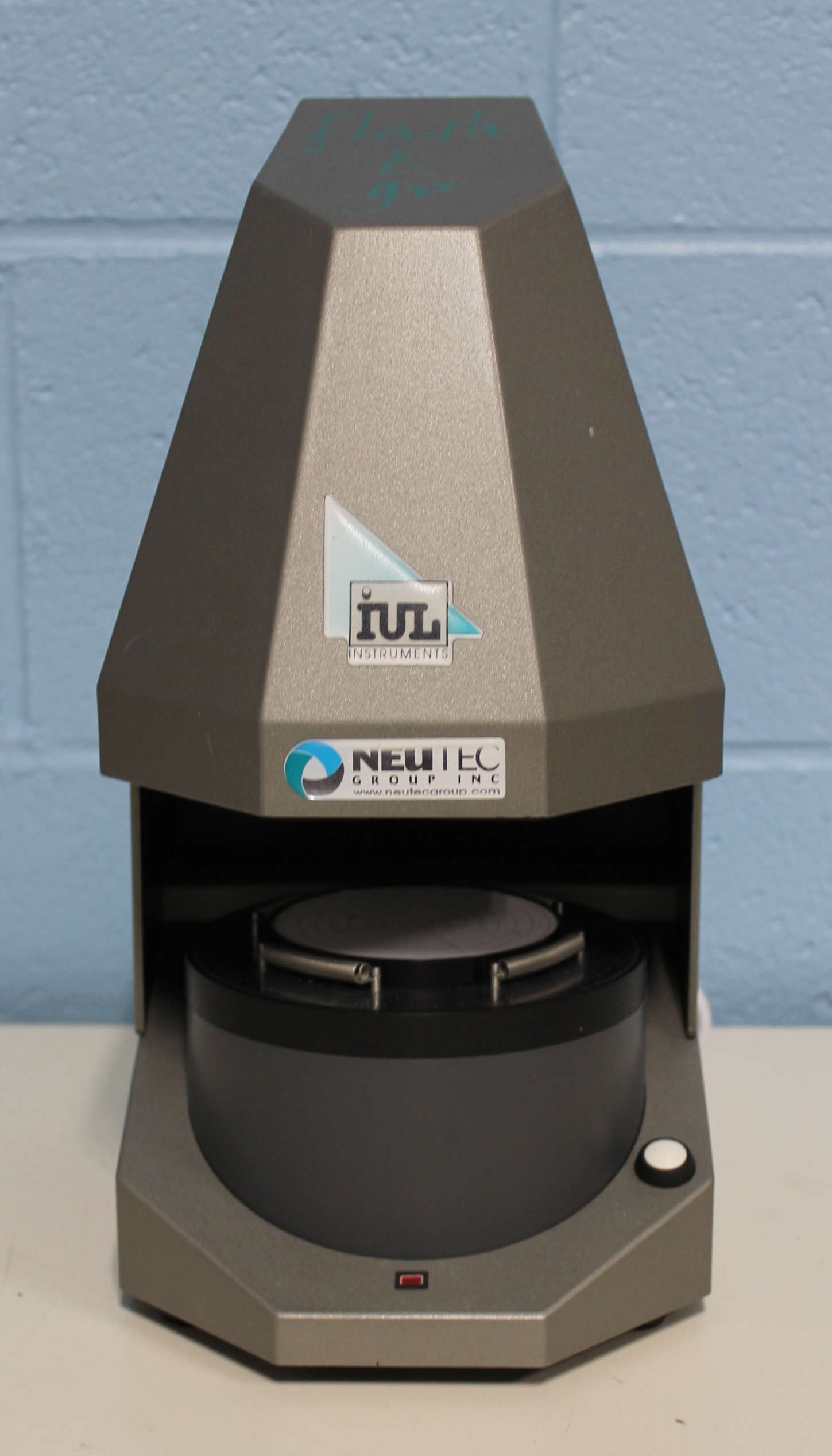 Neutec Group Flash and Grow Colony Counting System