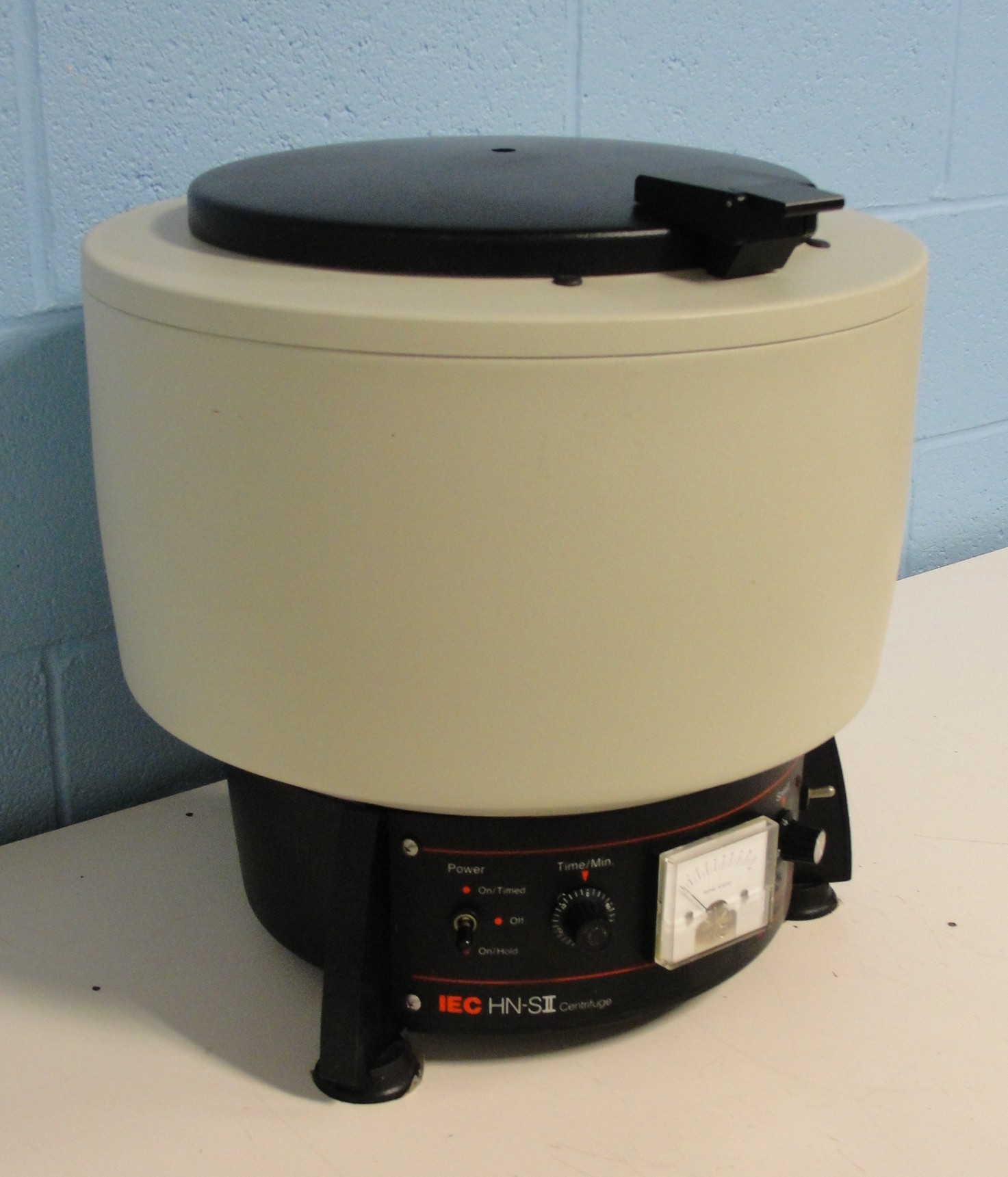 Lot De 2 Adaptateurs Pour Godets De Centrifugeuse IEC 5712 - Poids 225.5g - Occasion - Pour Pièces De Laboratoire