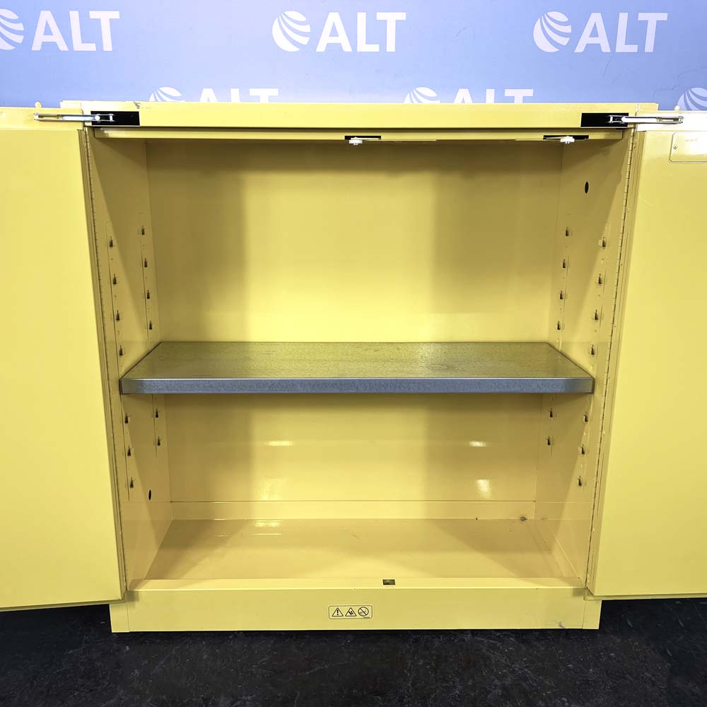 VWR 30 Gallon Capacity Flammable Liquid Storage Cabinet, P/N 89522-616
