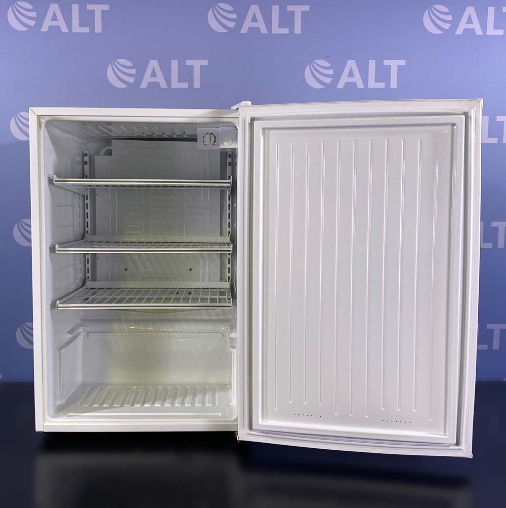 VWR Undercounter Commercial Refrigerator, Model SR-L4110W