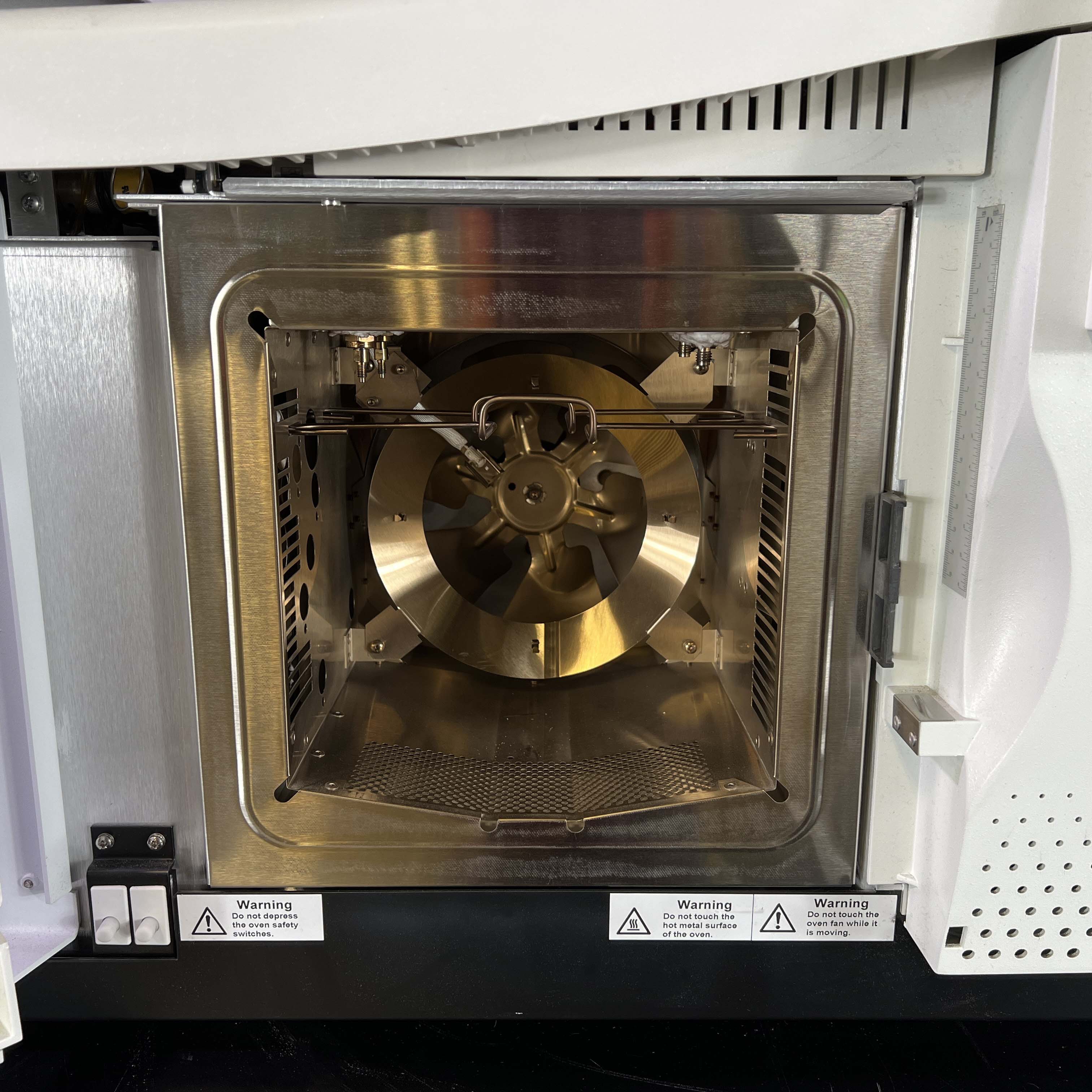 PerkinElmer Clarus 680 Gas Chromatograph With Dual Flame