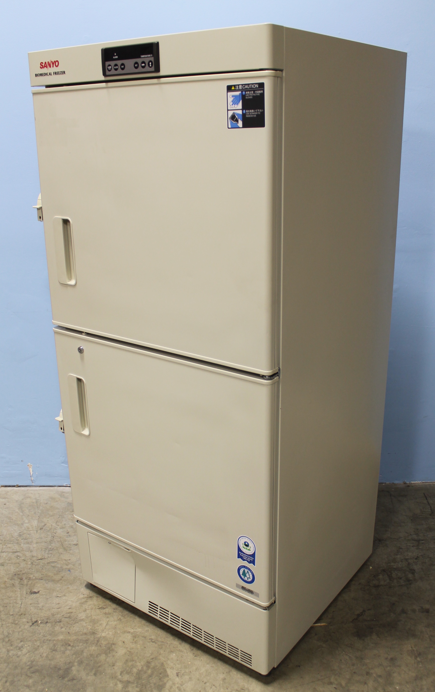 ユニゾン Sanyo MDF-U537 Biomedical Laboratory Freezers Upright; 17.0 cu. ft.