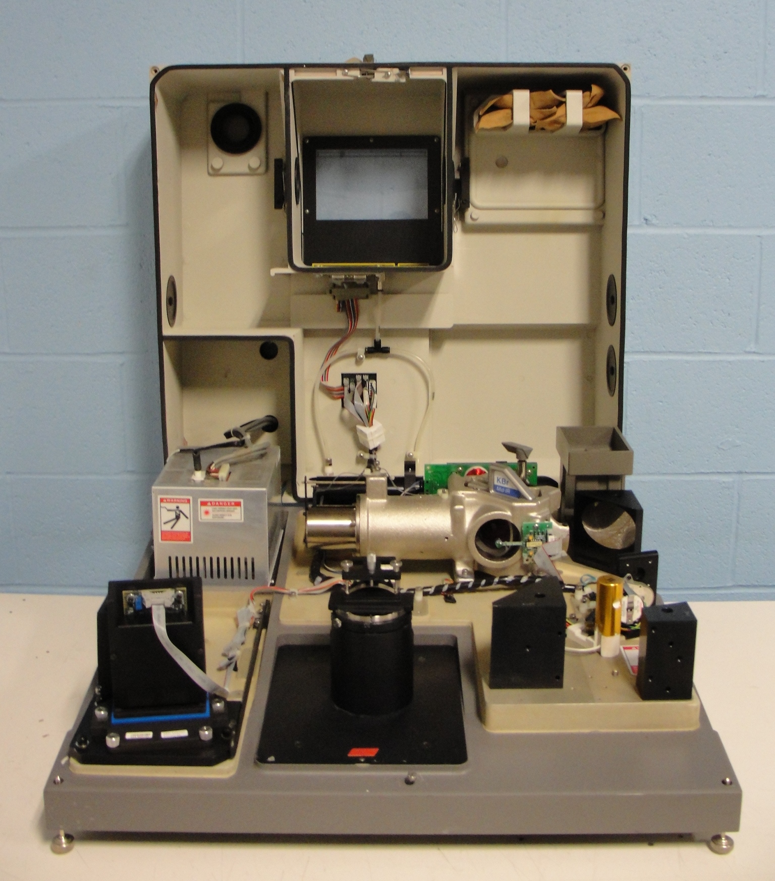 Nicolet Magna II 550 IR Spectrometer