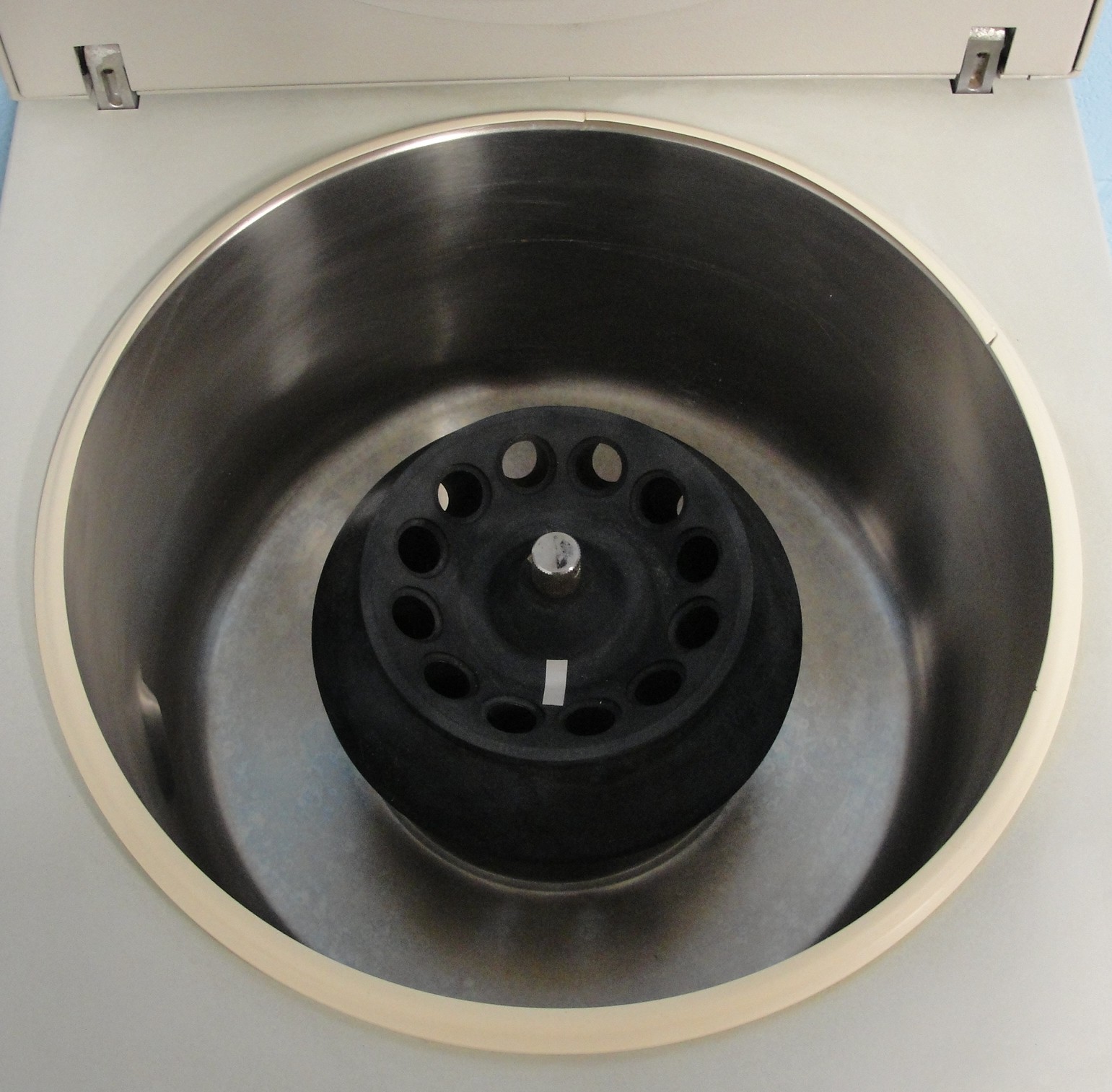 MSE Mistral 2000 Centrifuge with Rotor