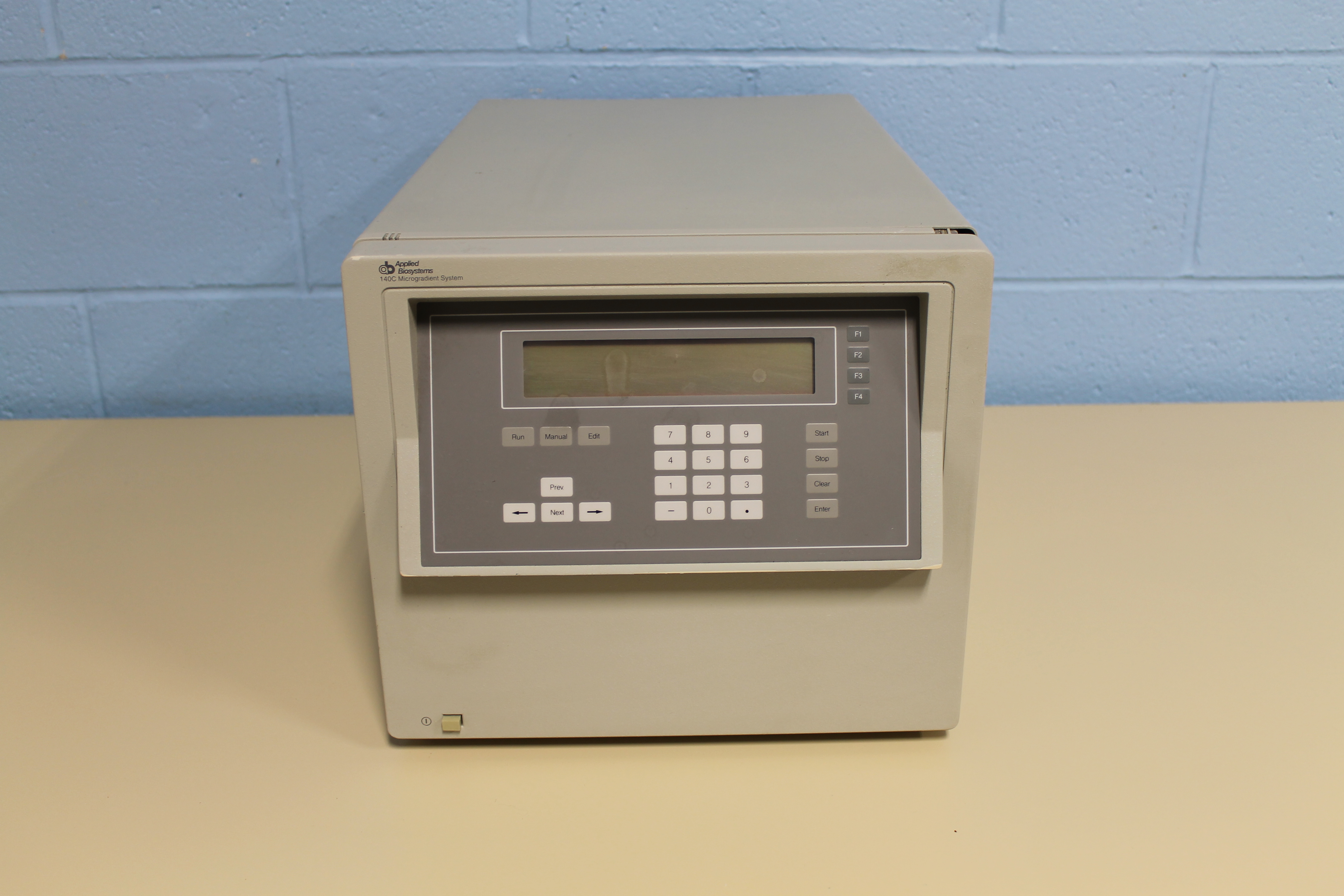 Applied Biosystems Model 140C Microgradient Pumping System