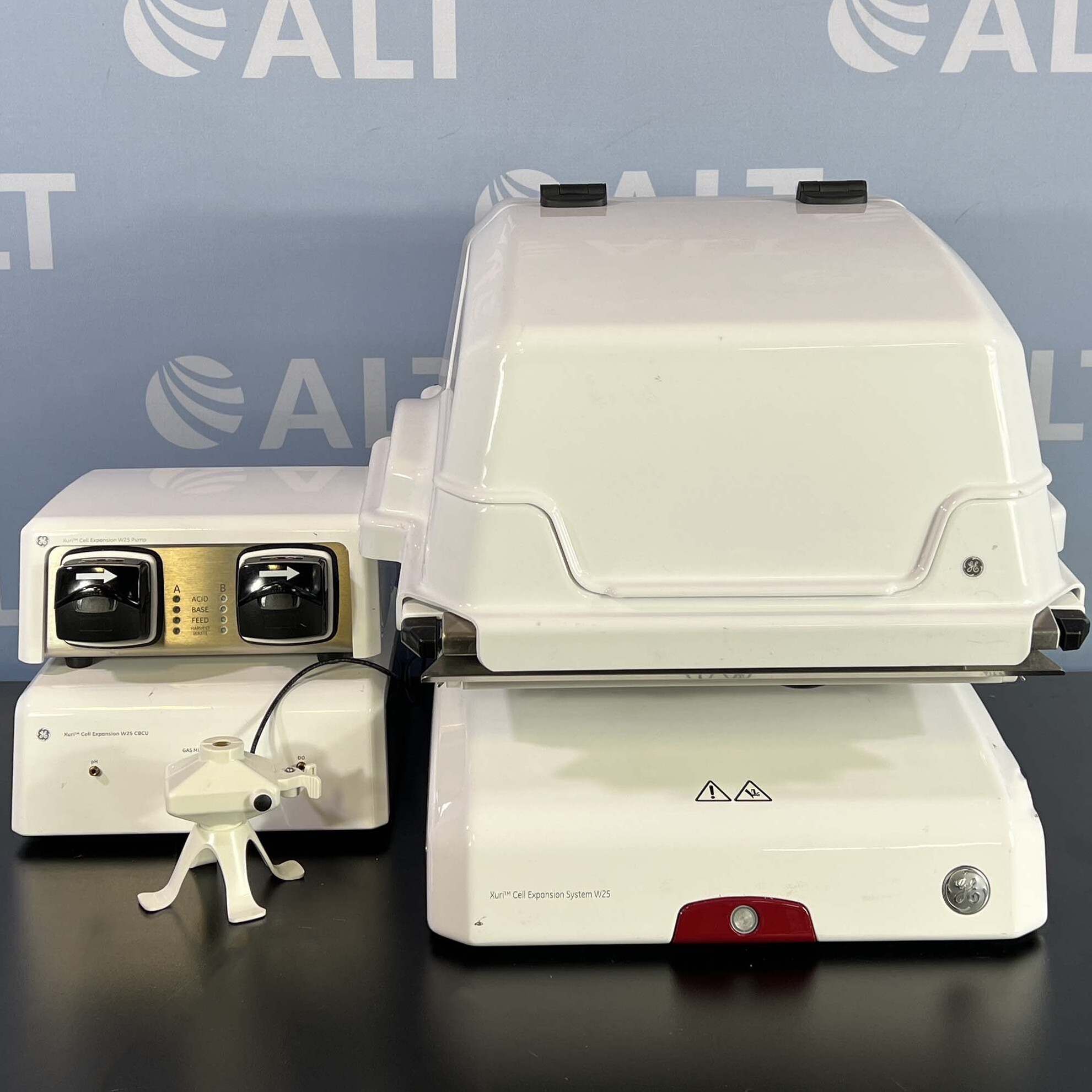 Used Lab Equipment - Cytiva Xuri Cell Expansion System W25 3