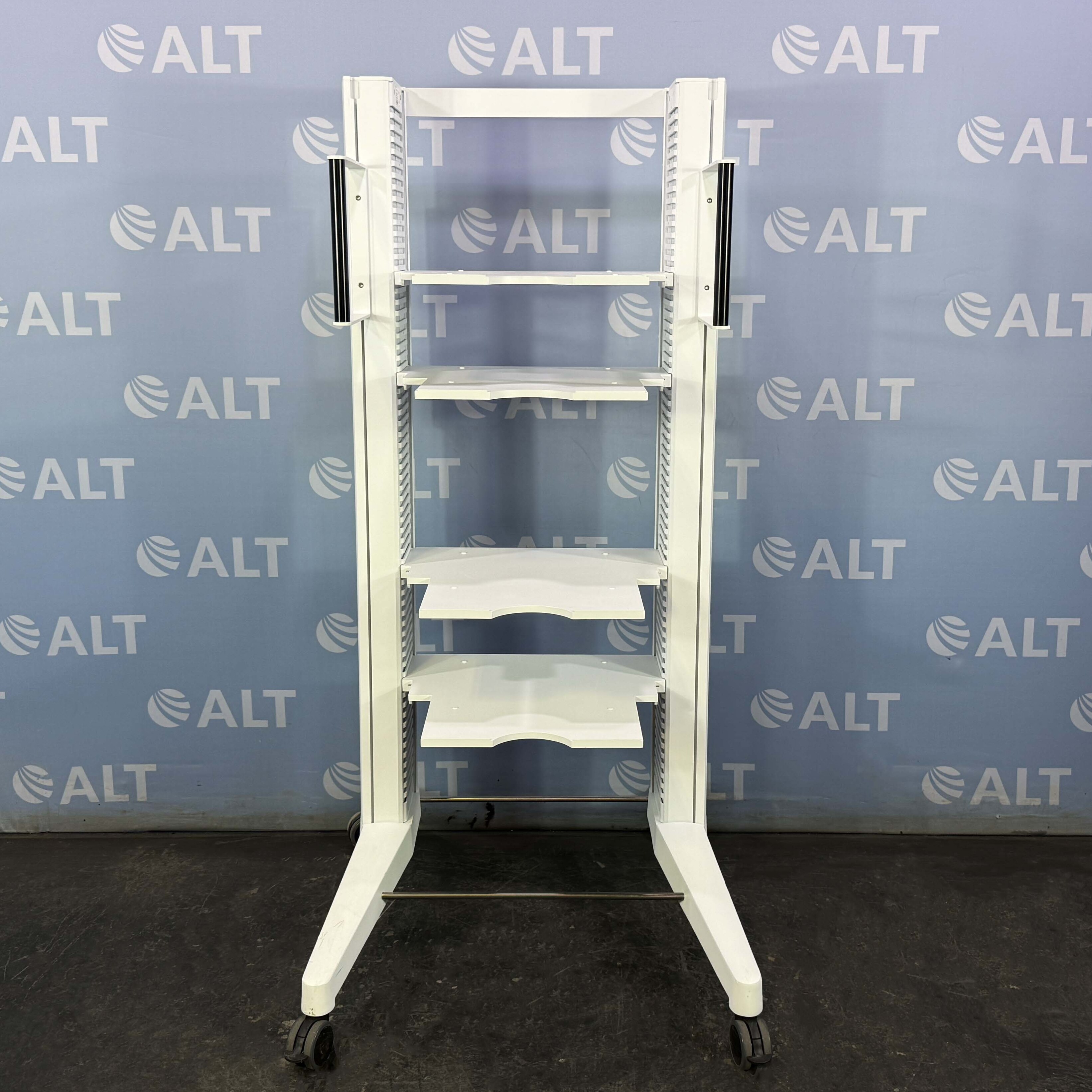 Used Lab Equipment - Agilent HPLC Flex Bench With Power Strip 1